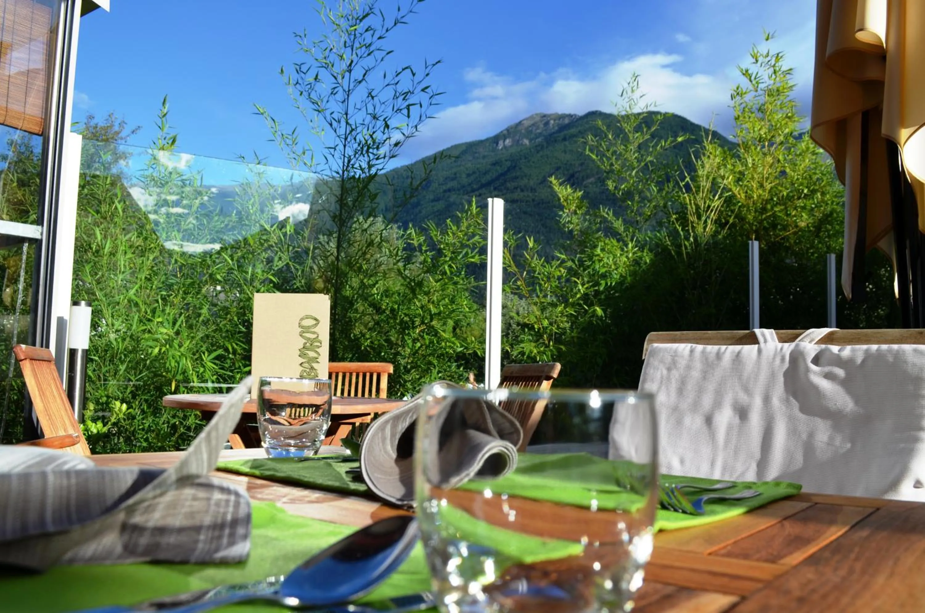 Restaurant/places to eat in Hotel Bamboo