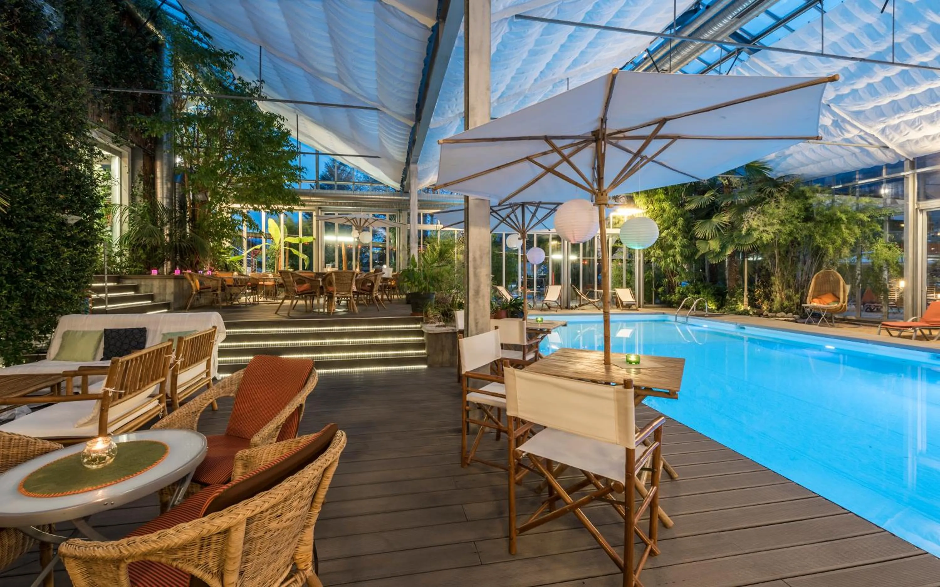 Swimming pool in Hotel Bamboo