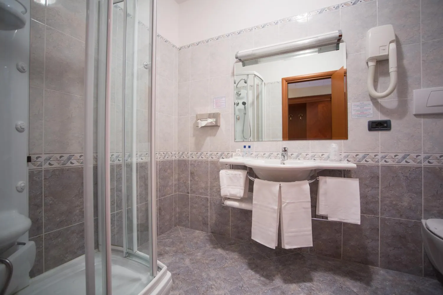 Bathroom in Hotel Levante