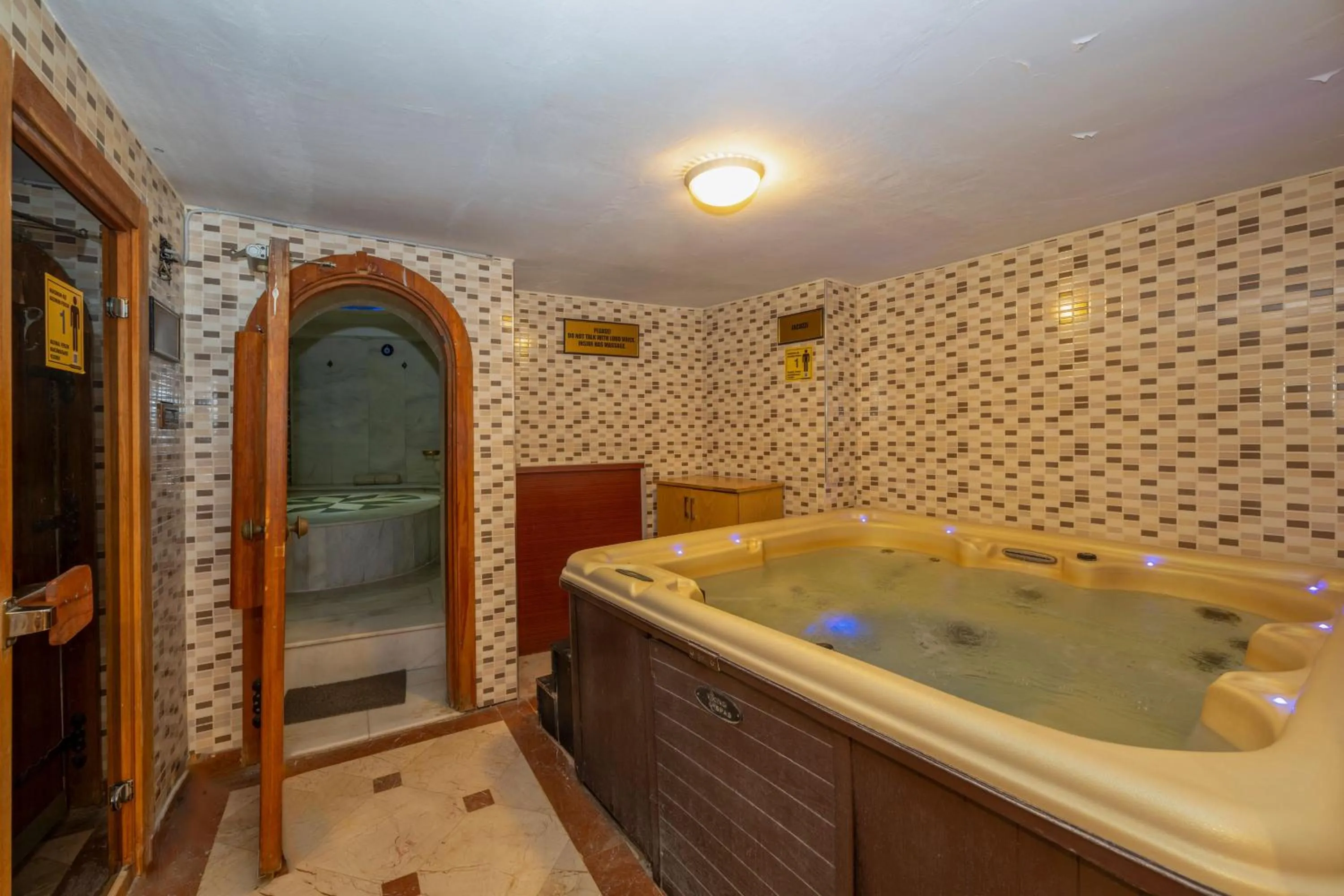 Hot Tub in The Byzantium Suites Hotel & Spa