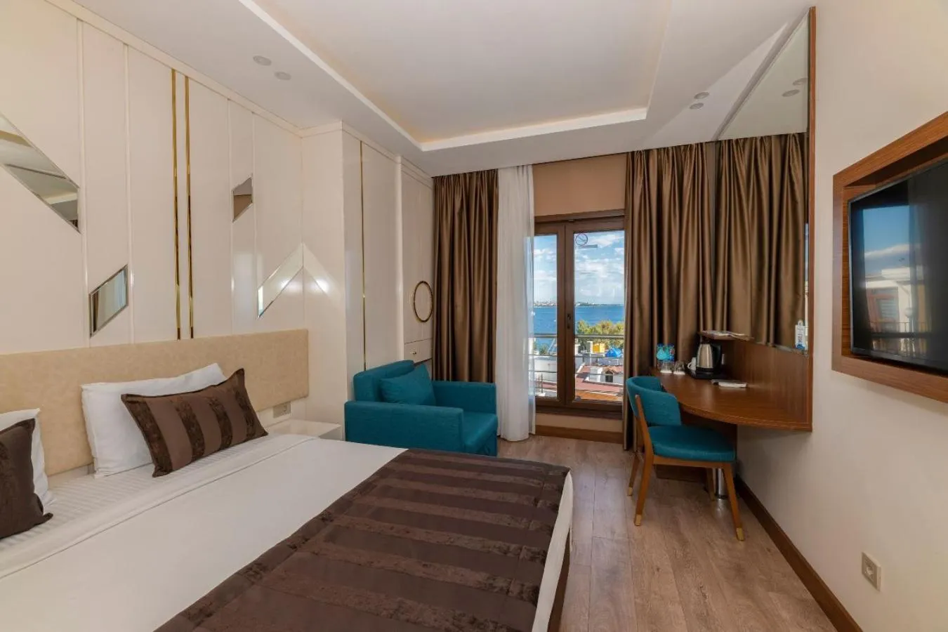 Bedroom, Bed in The Byzantium Suites Hotel & Spa