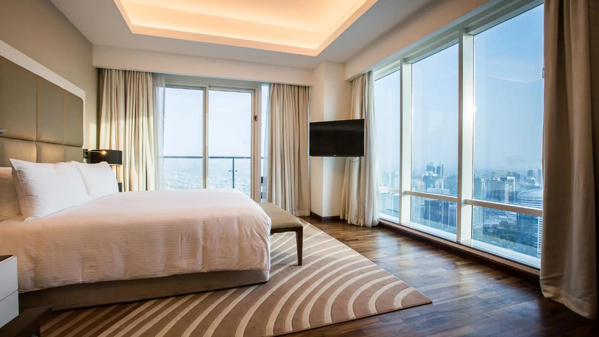 Sea view, Bed in La Suite Dubai Hotel & Apartments