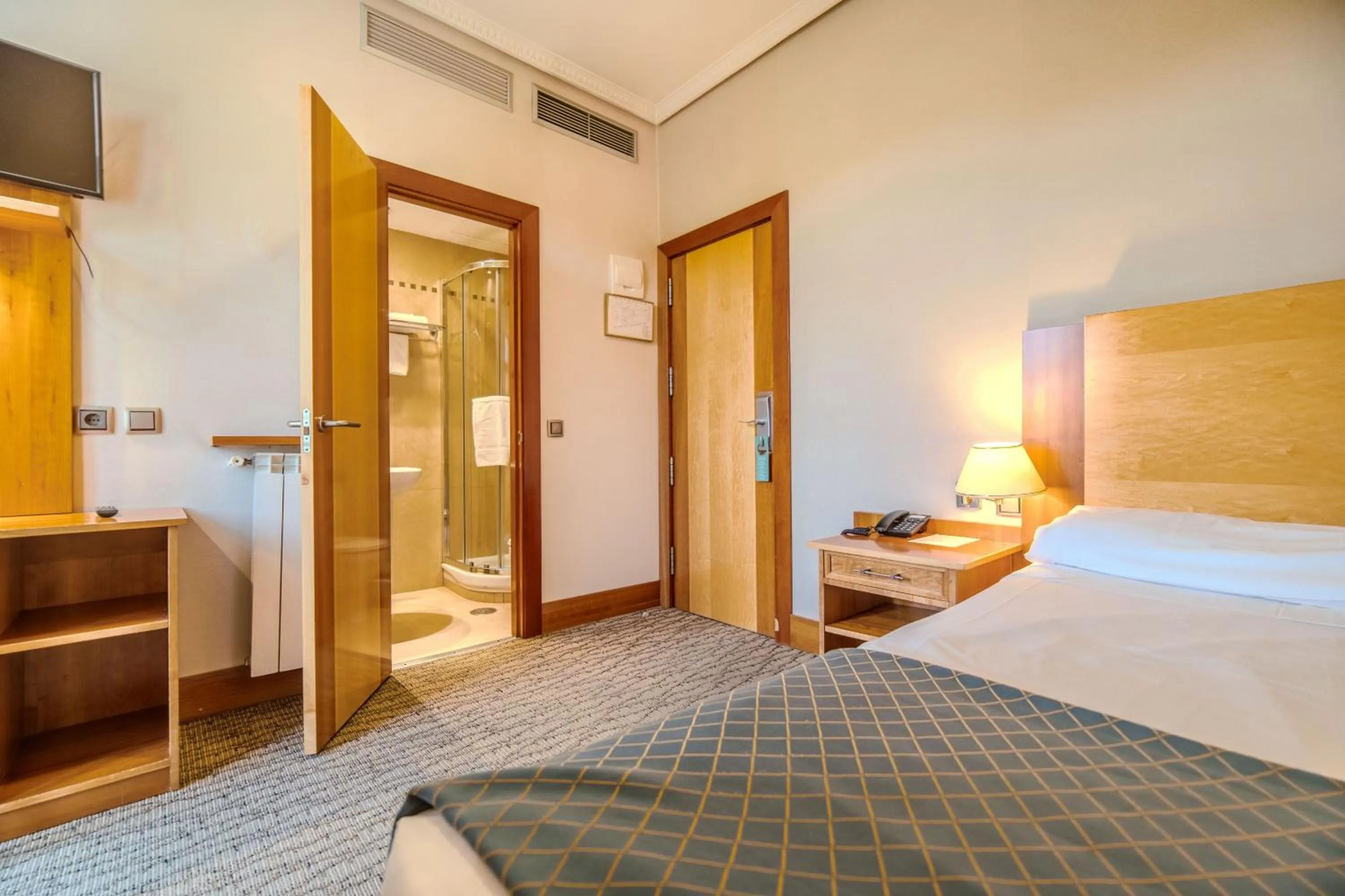 Photo of the whole room, Bed in ITC Mora by Soho Boutique