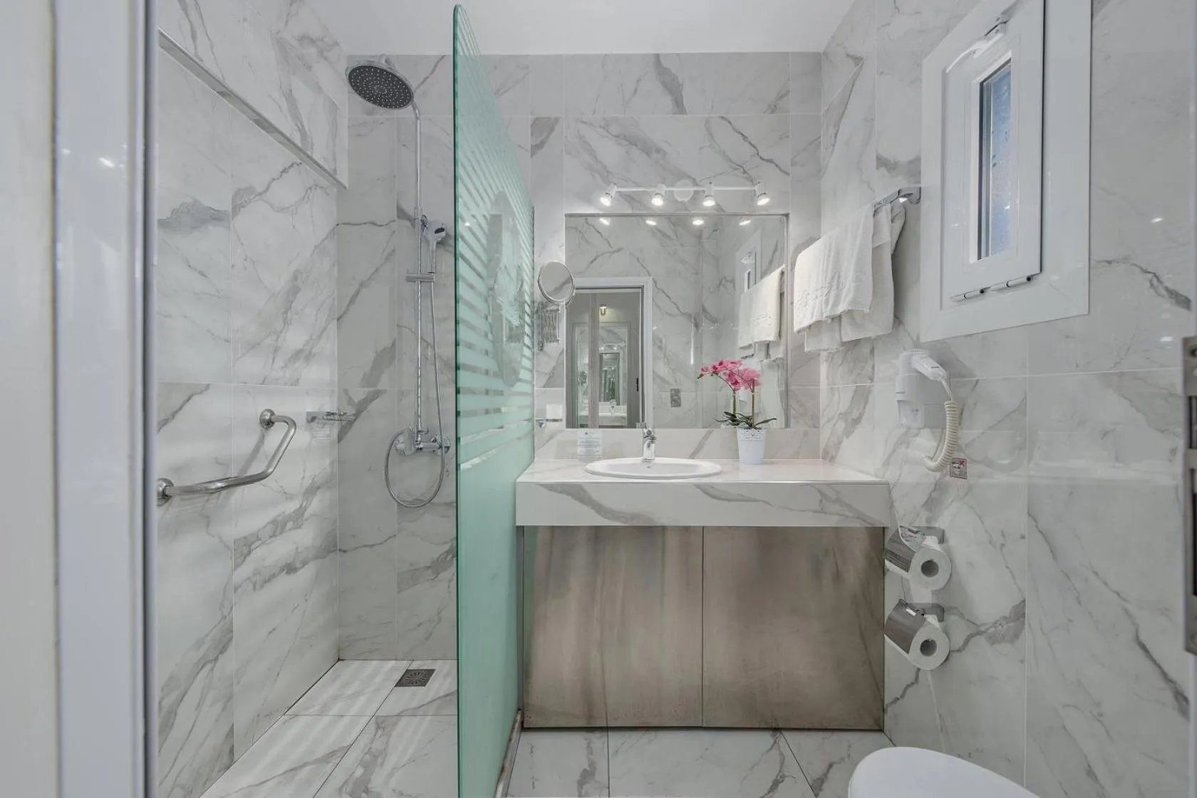 Shower in Adrina Beach Hotel