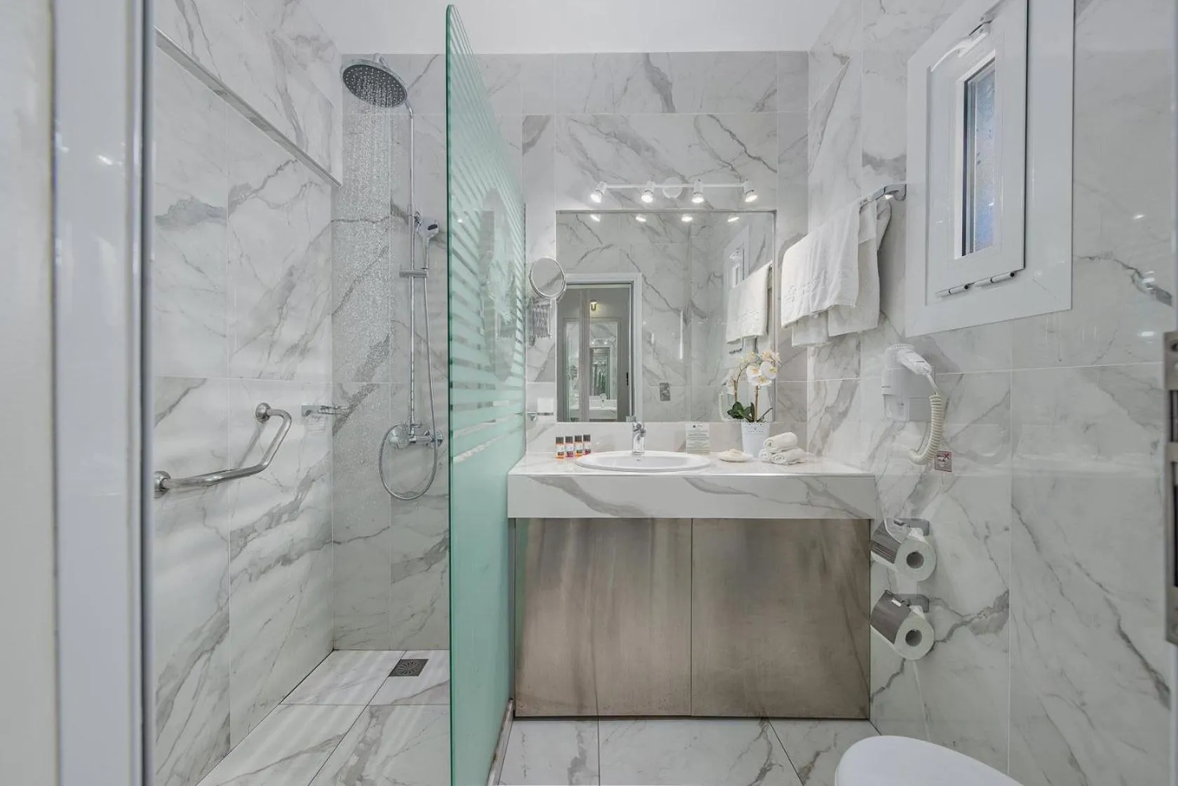 Shower in Adrina Beach Hotel