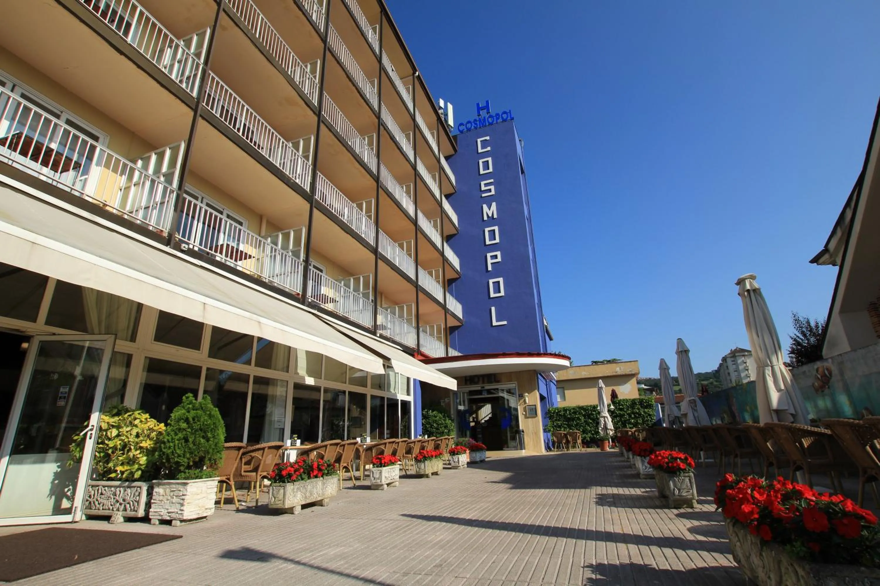 Property building in Hotel Cosmopol
