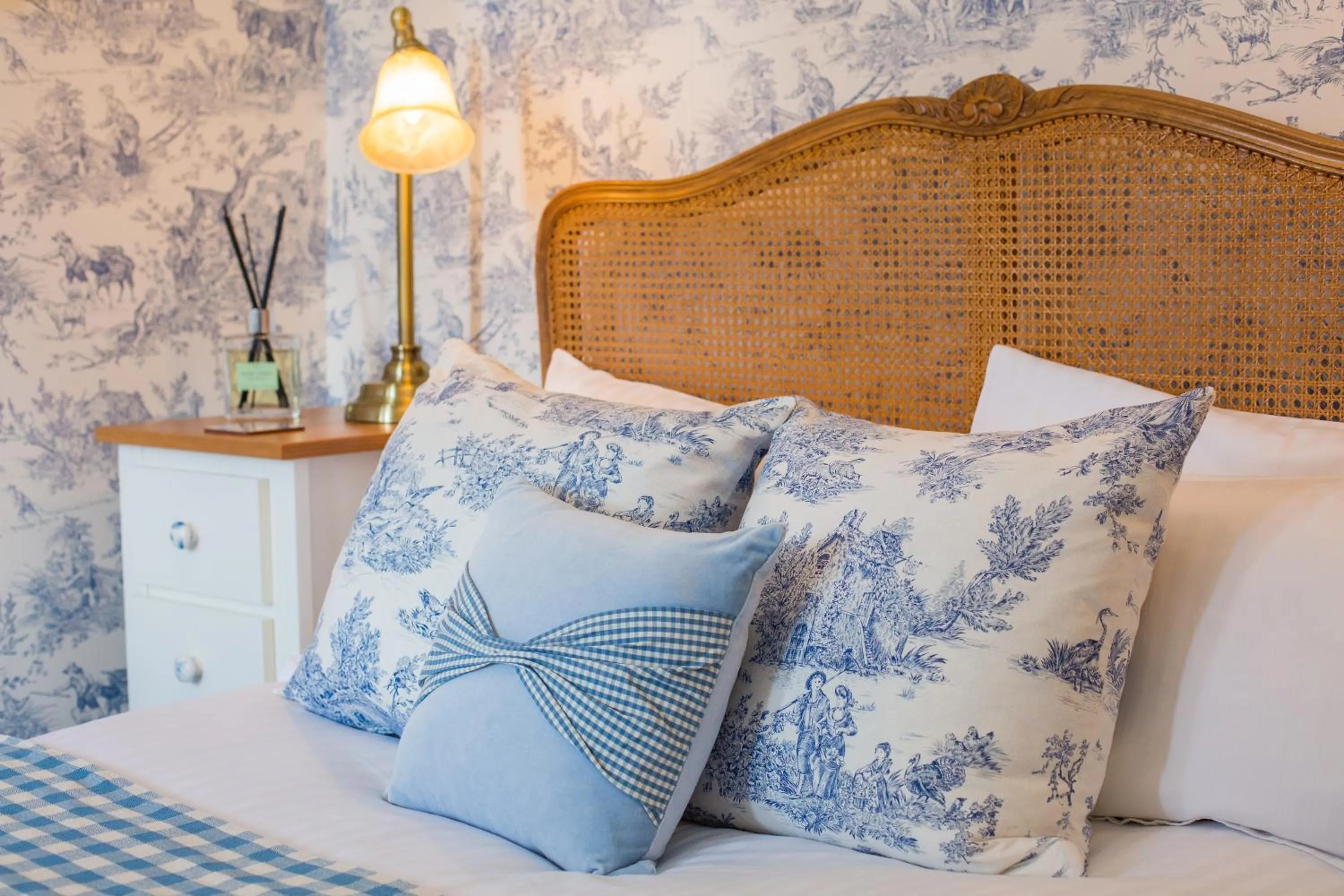 Bedroom, Bed in James' Place at Brynawel