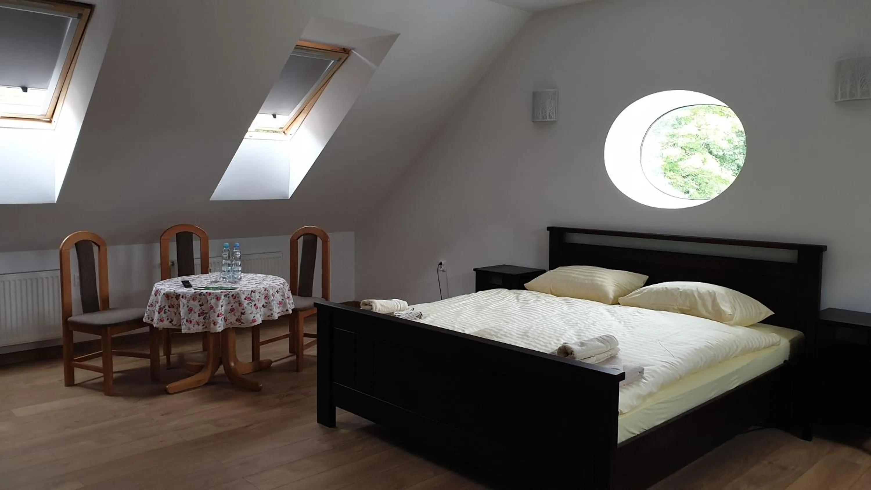 Bed in Dwór nad jeziorem w Bieniaszach