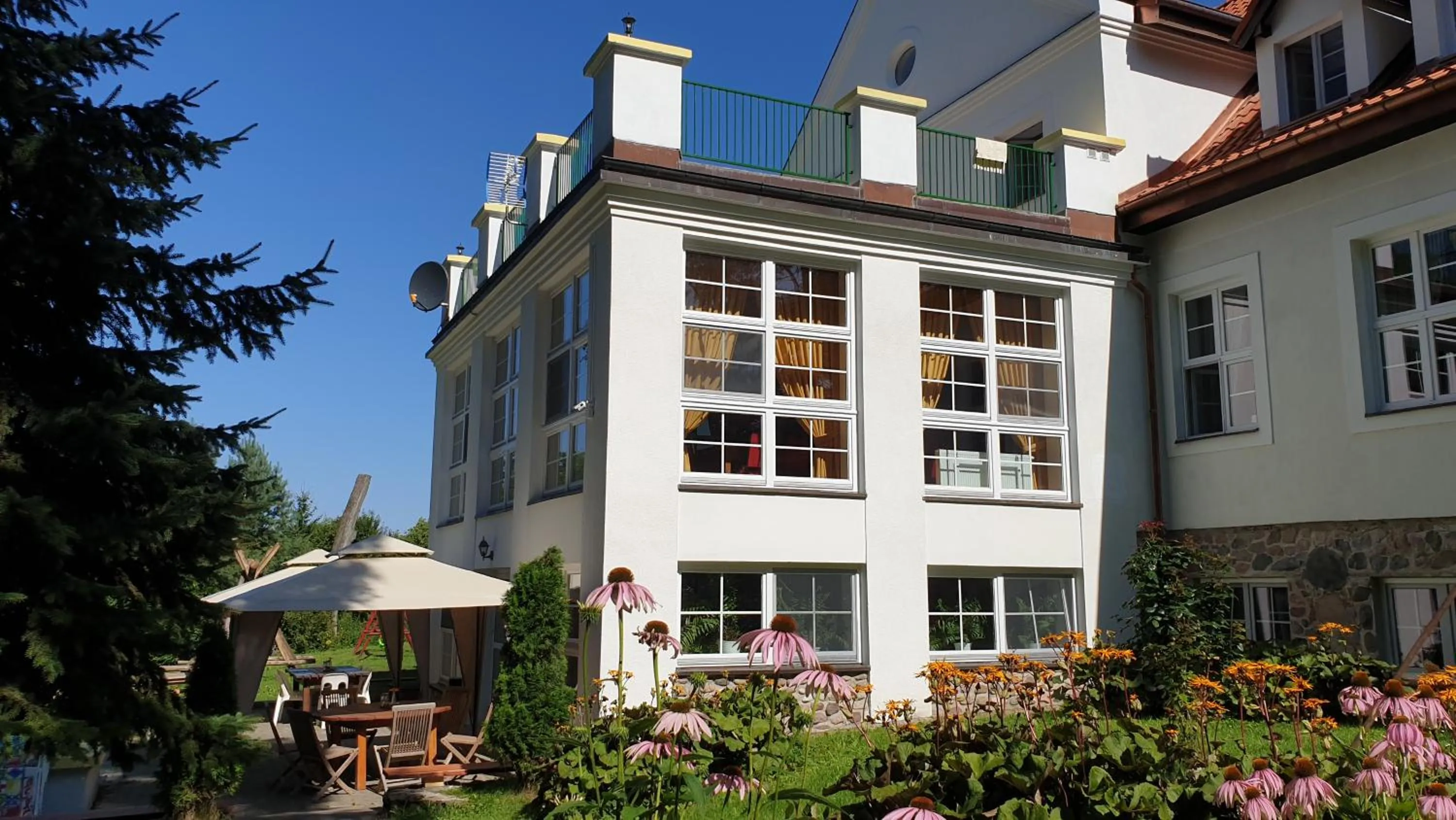 Property building in Dwór nad jeziorem w Bieniaszach