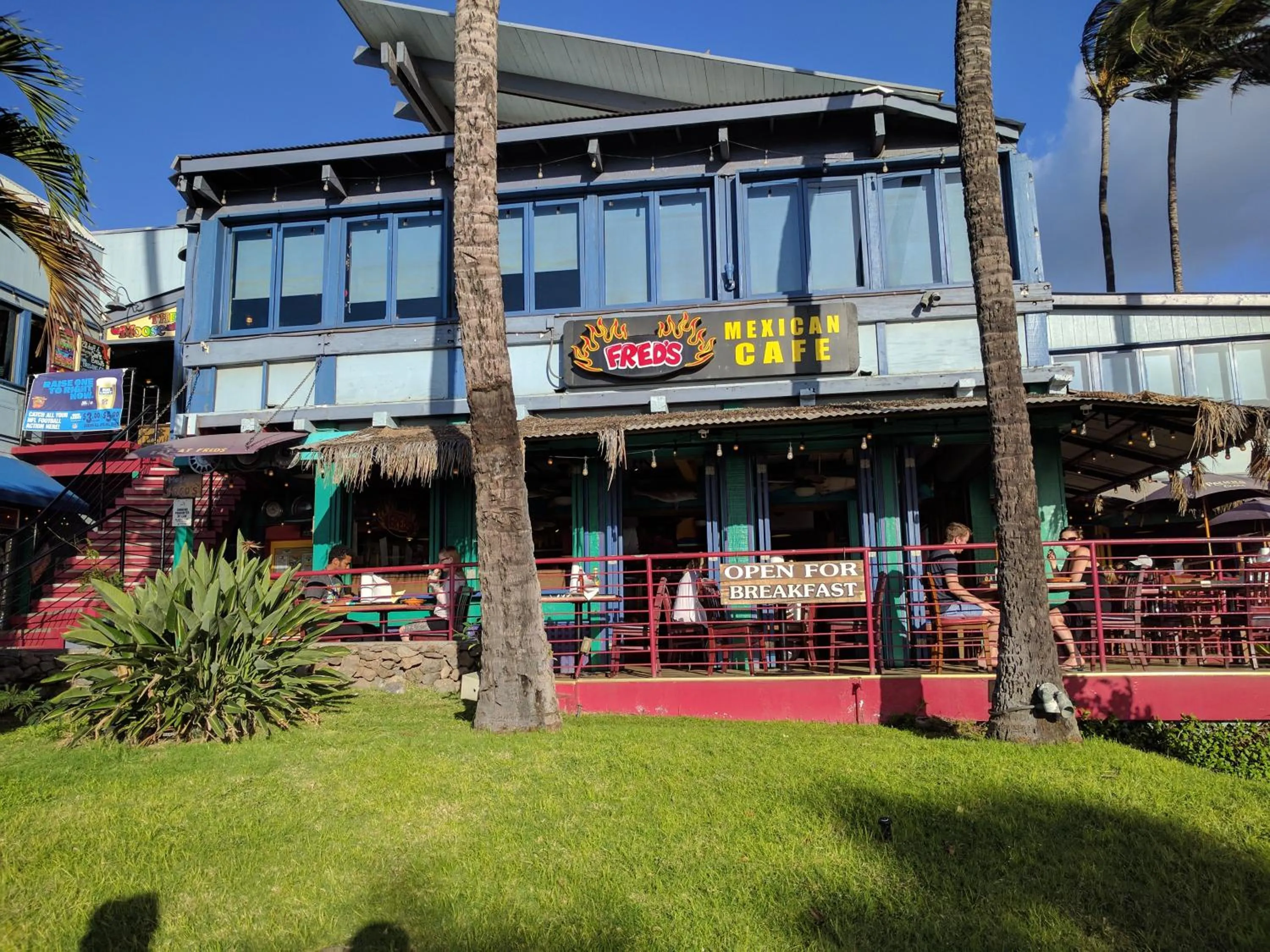 Restaurant/places to eat in Kihei Kai Nani with a ocean view