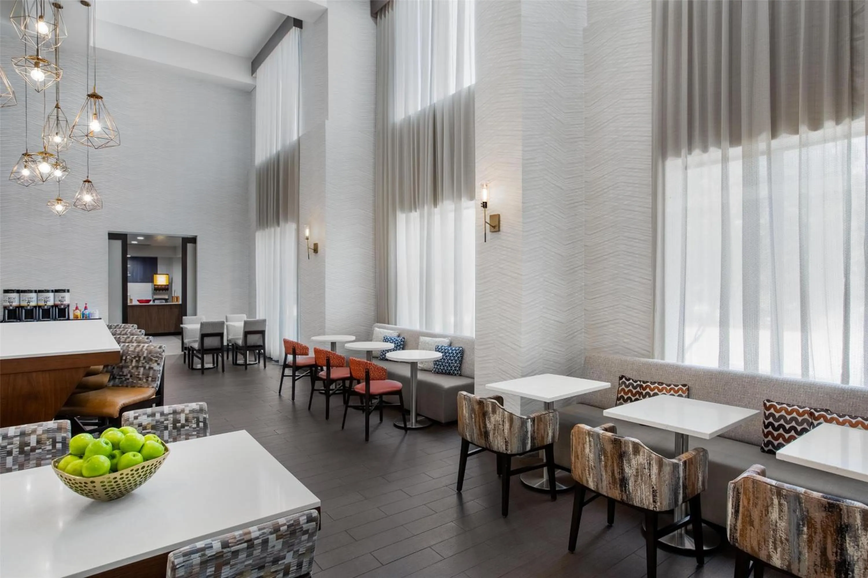 Breakfast in Hampton Inn & Suites Dallas-Arlington North-Entertainment District