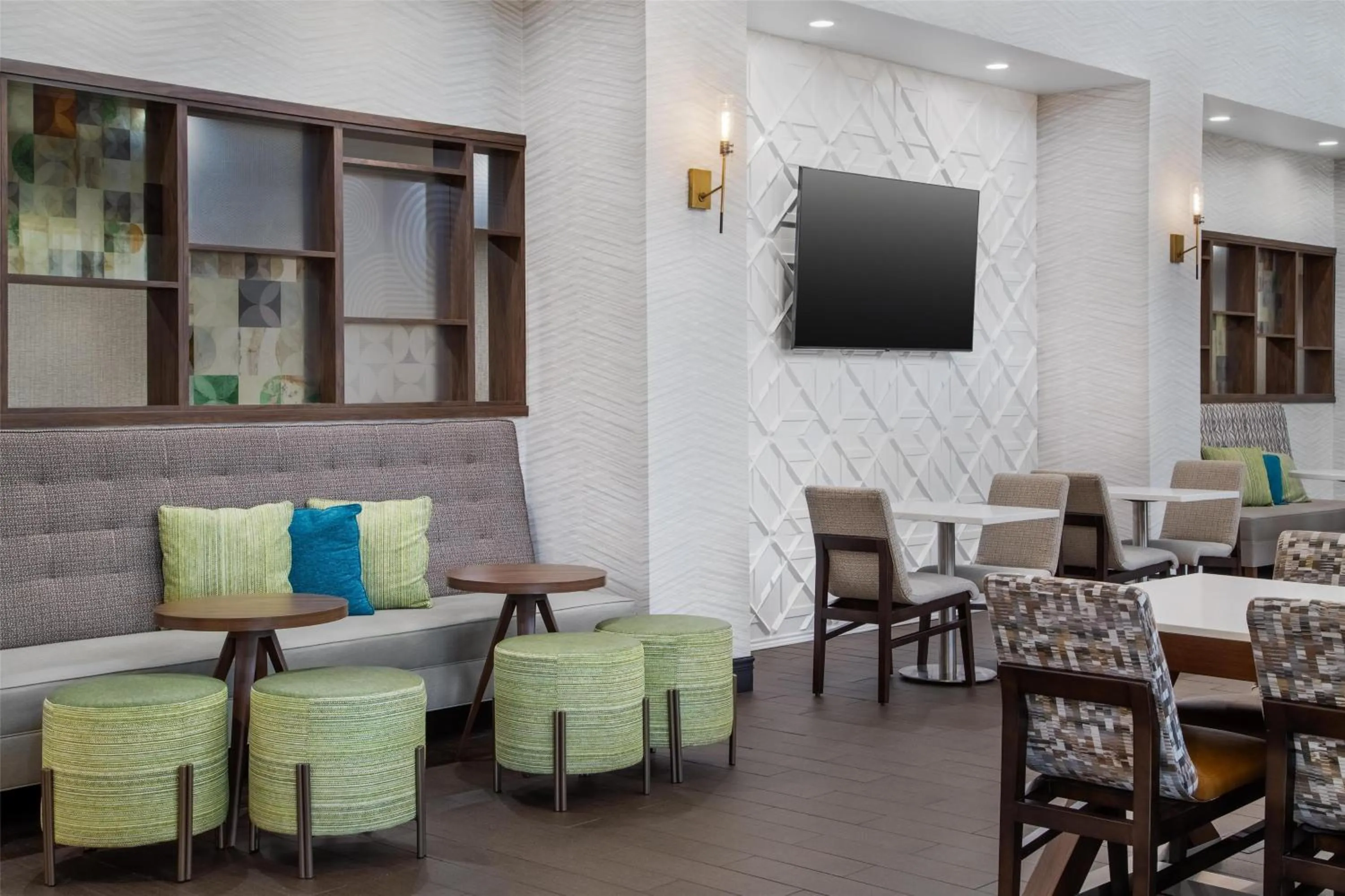 Breakfast in Hampton Inn & Suites Dallas-Arlington North-Entertainment District