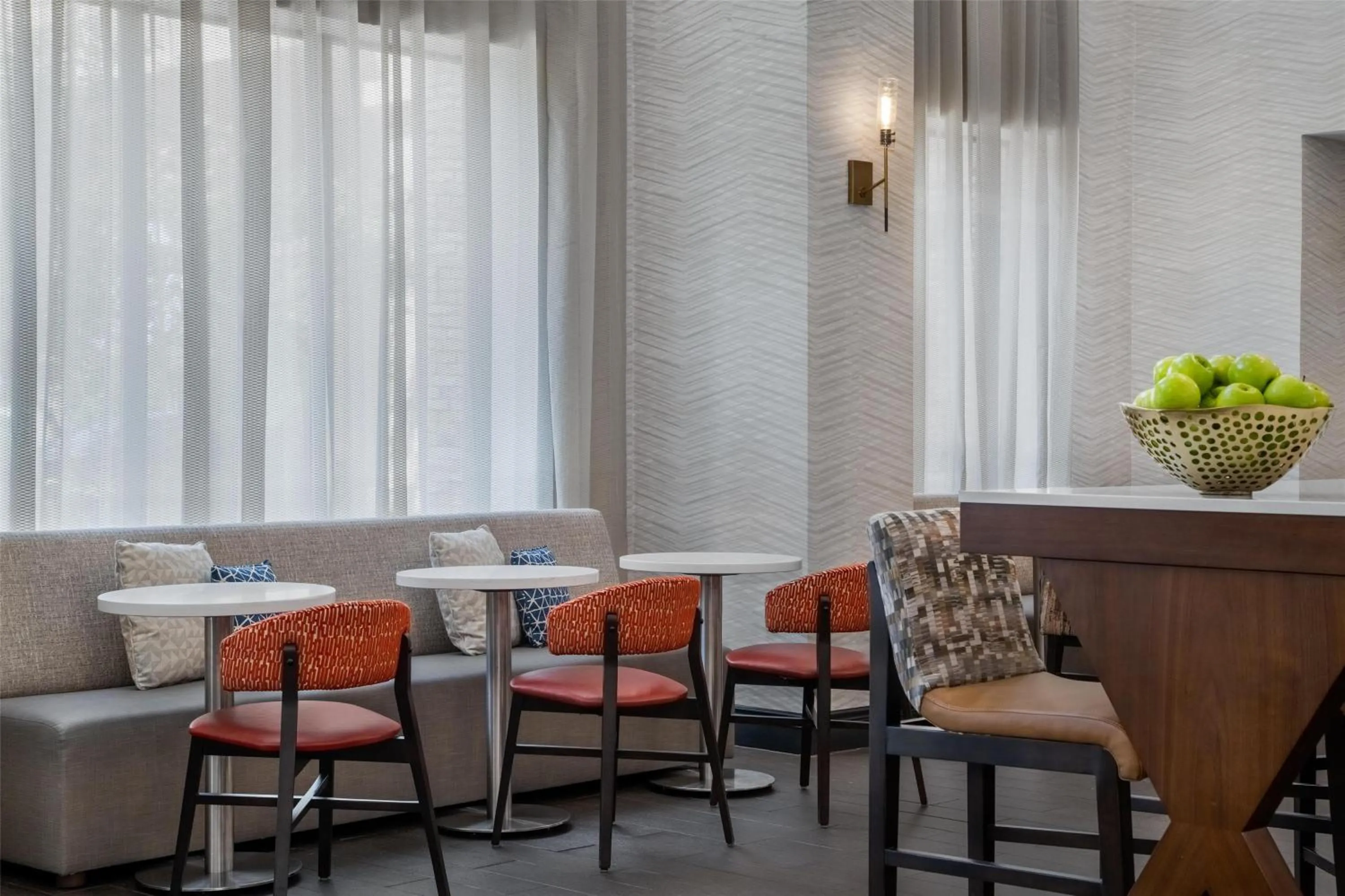 Breakfast in Hampton Inn & Suites Dallas-Arlington North-Entertainment District