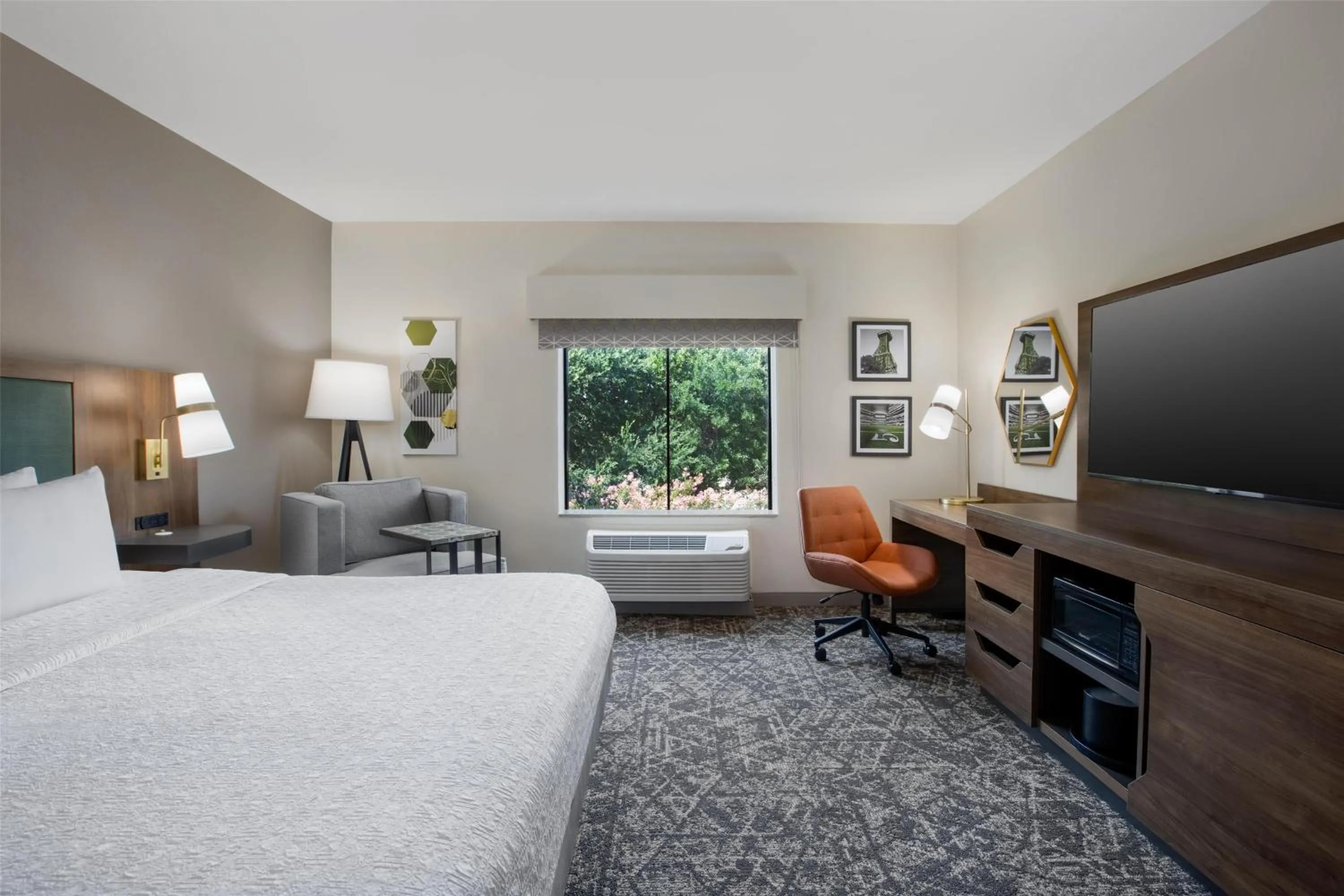 Bed in Hampton Inn & Suites Dallas-Arlington North-Entertainment District