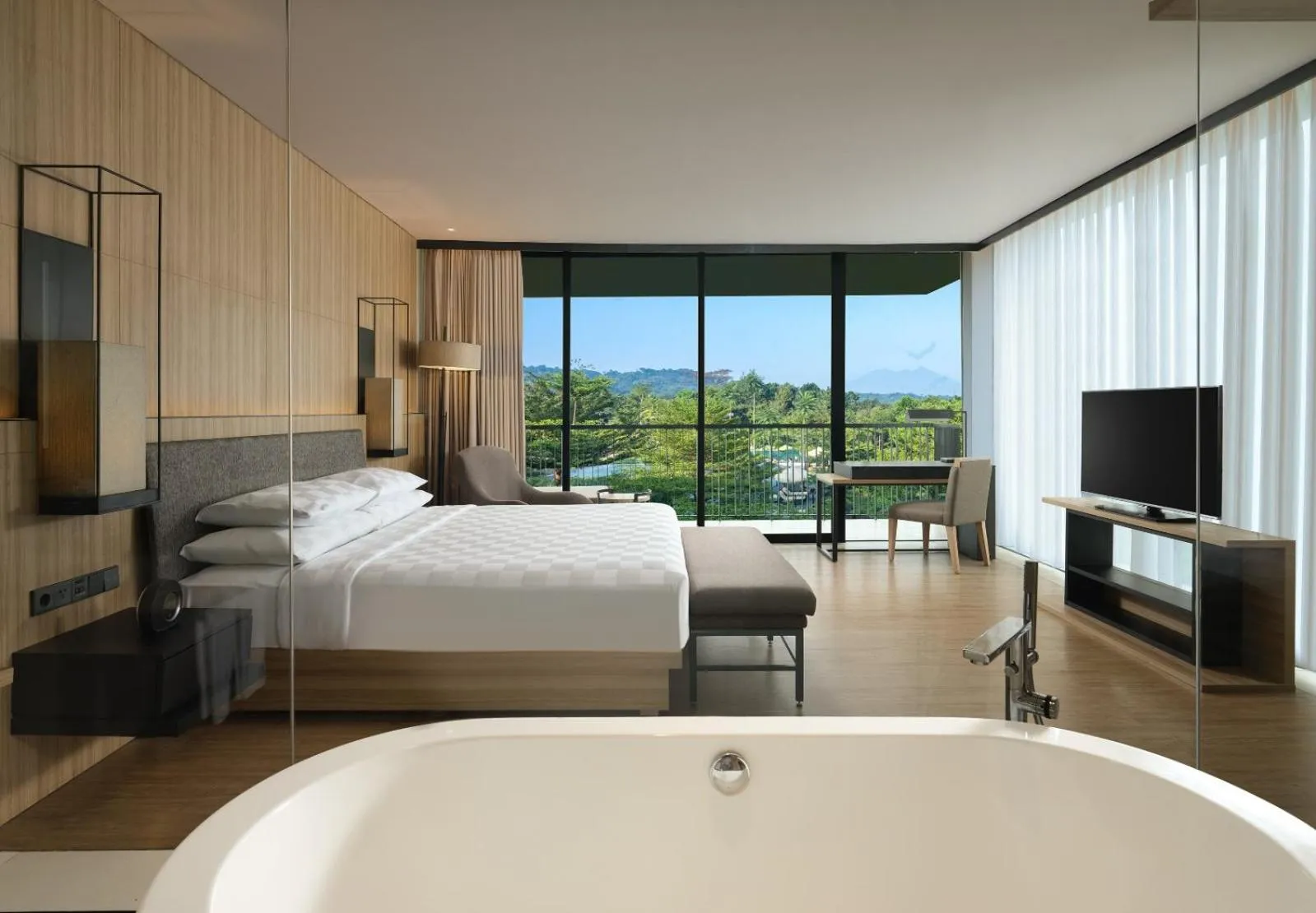 Bathroom, Bed in Royal Tulip Gunung Geulis Resort and Golf