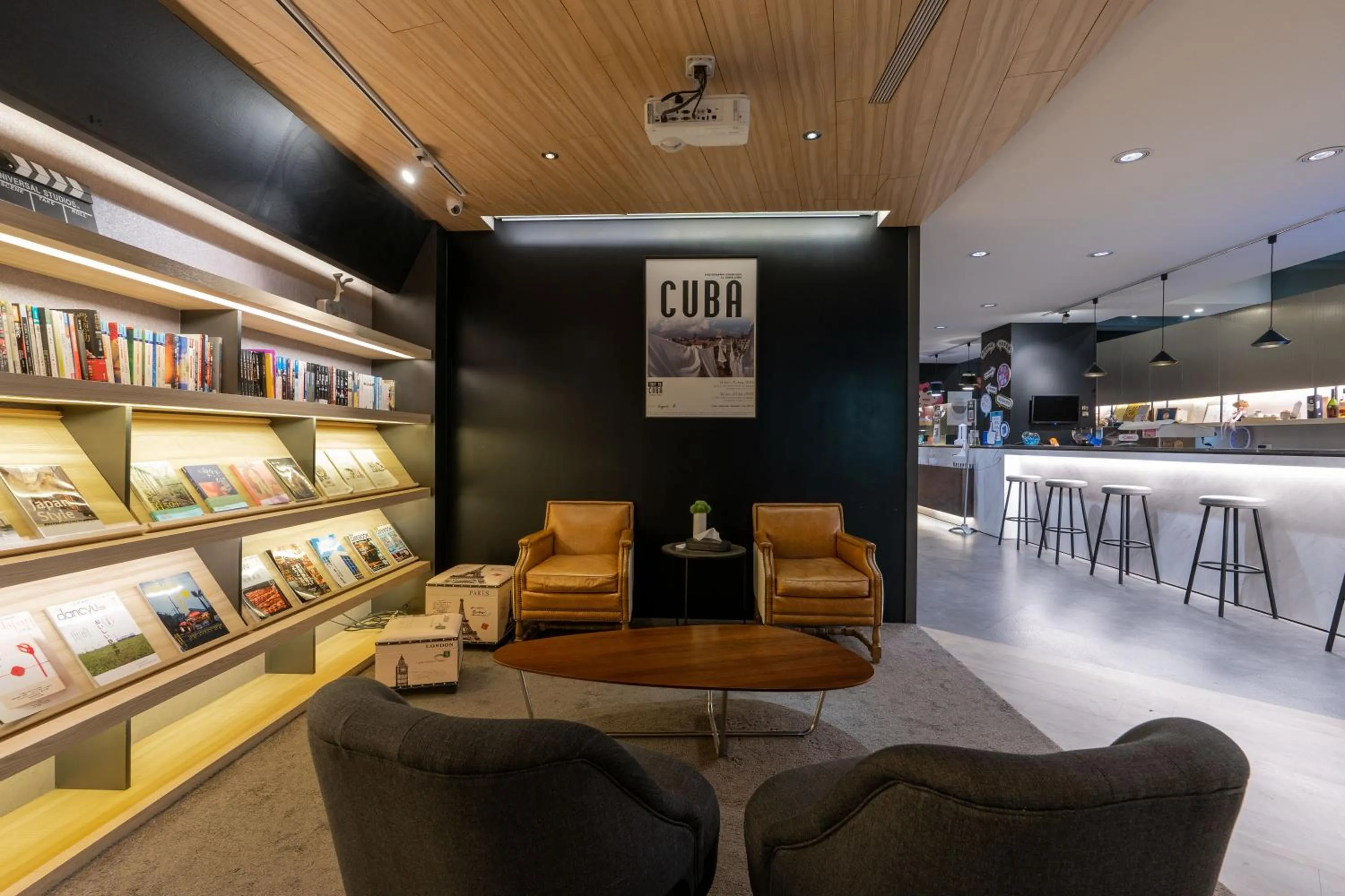 Library in Hub Hotel Zhongli