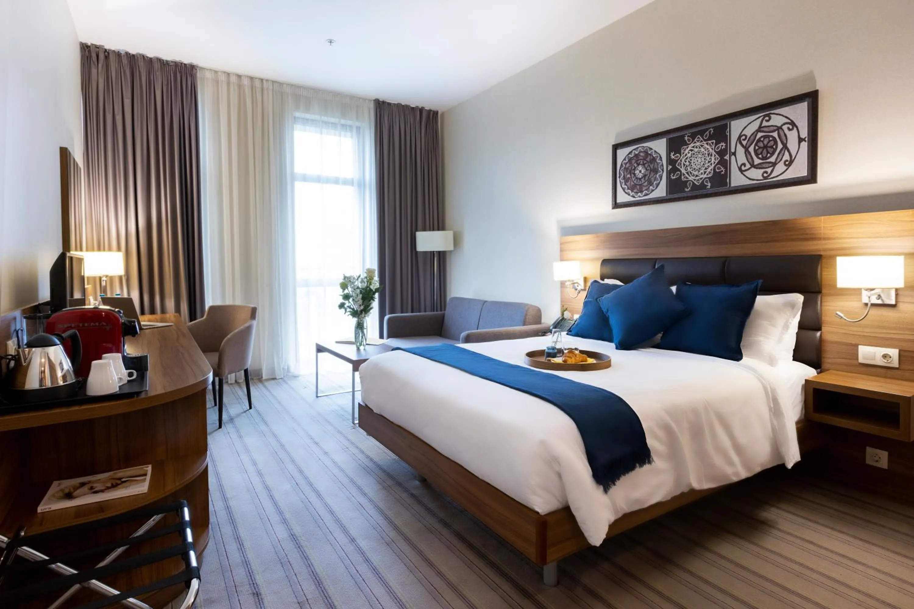 Property building, Bed in Premier Sofia Airport Hotel