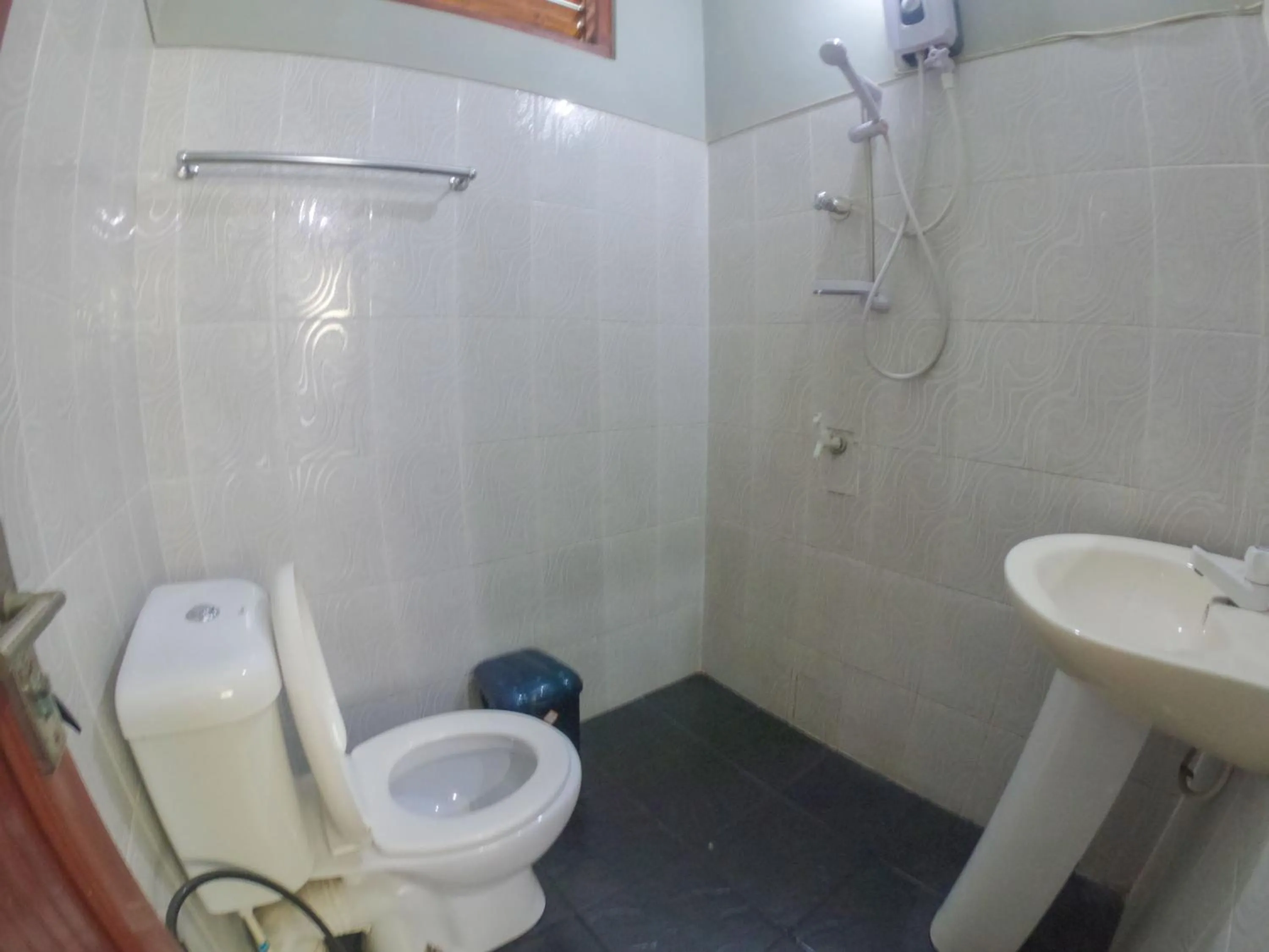 Shower in Siumi Rest