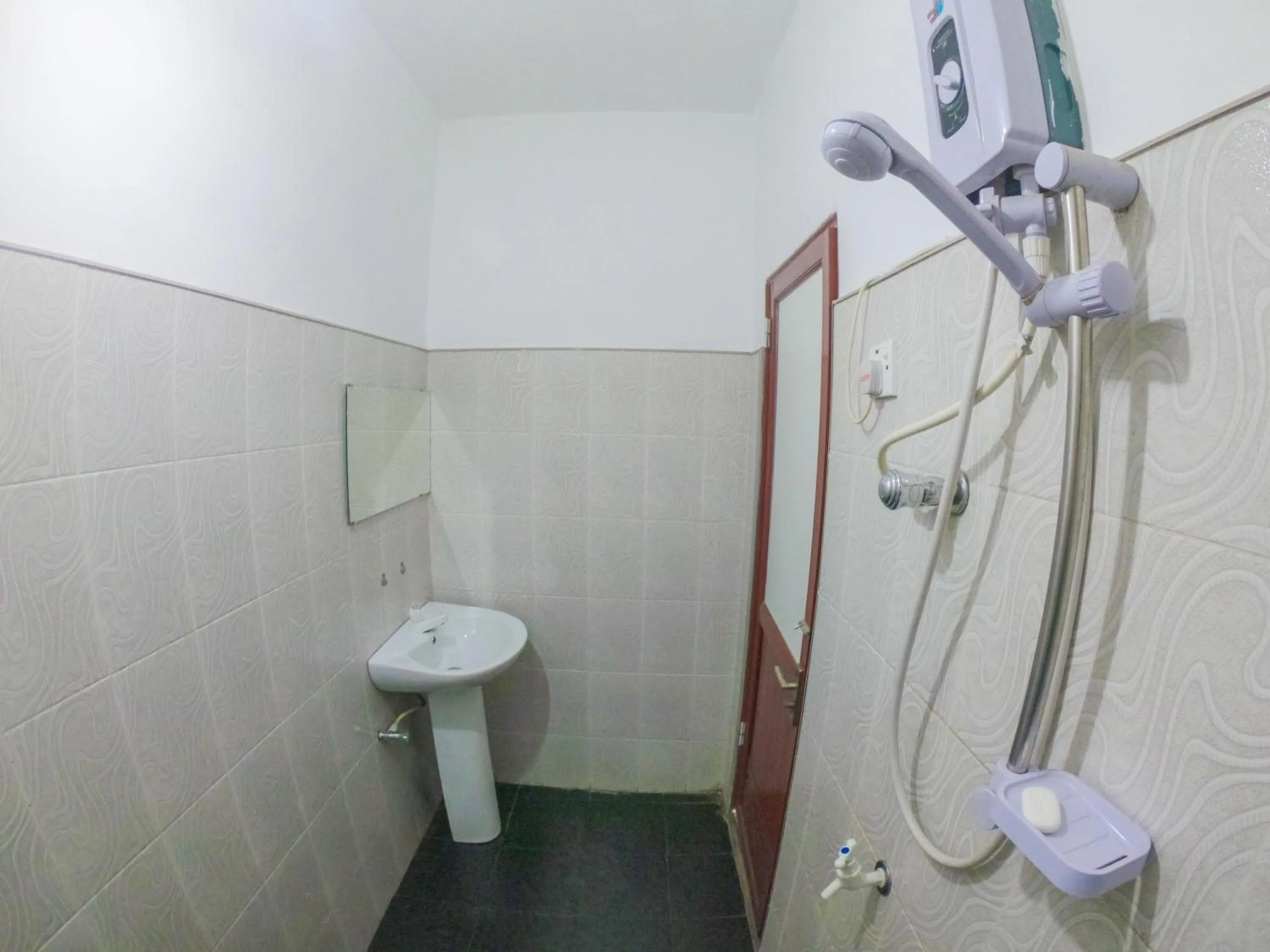 Shower in Siumi Rest