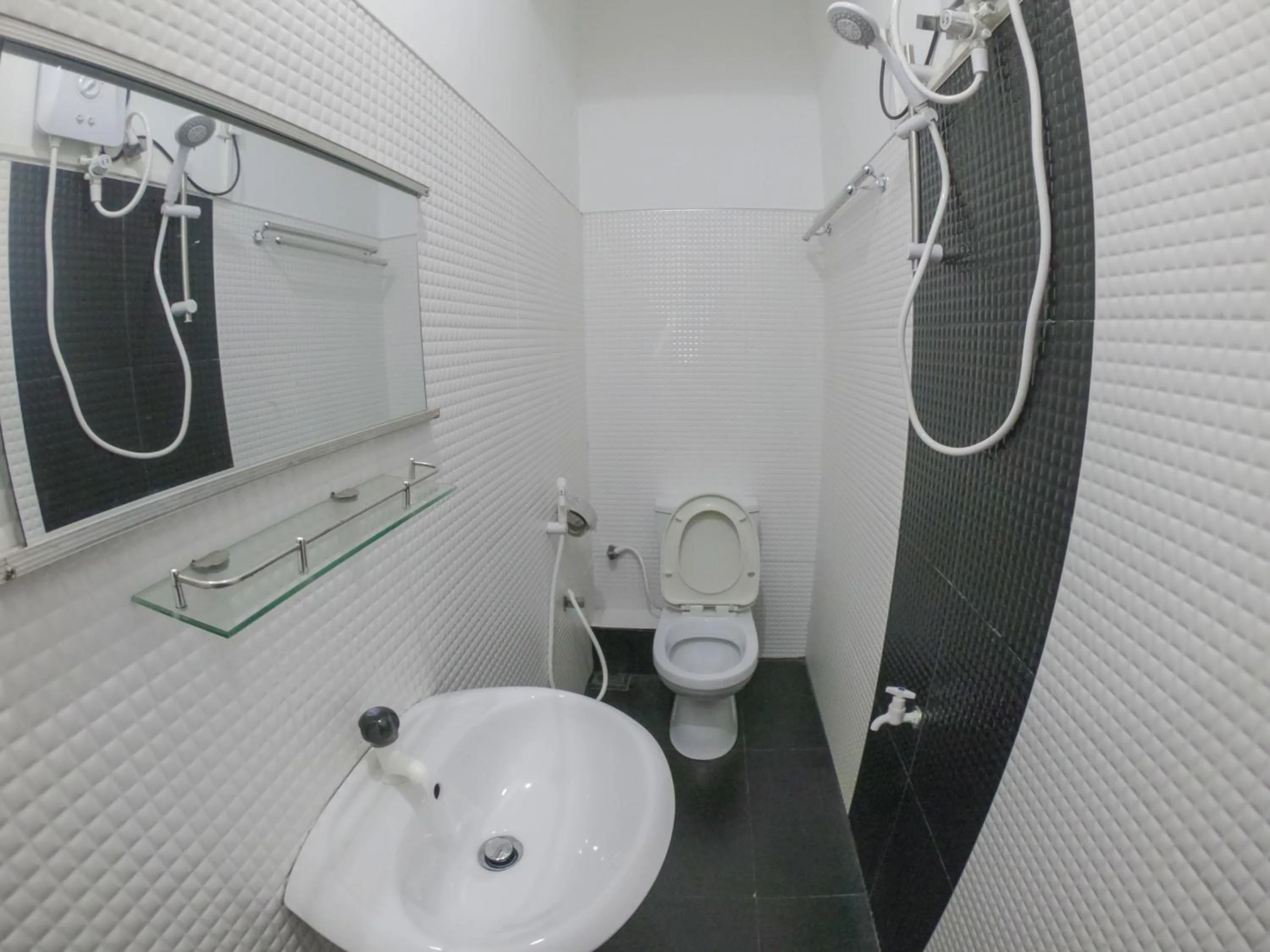 Shower in Siumi Rest
