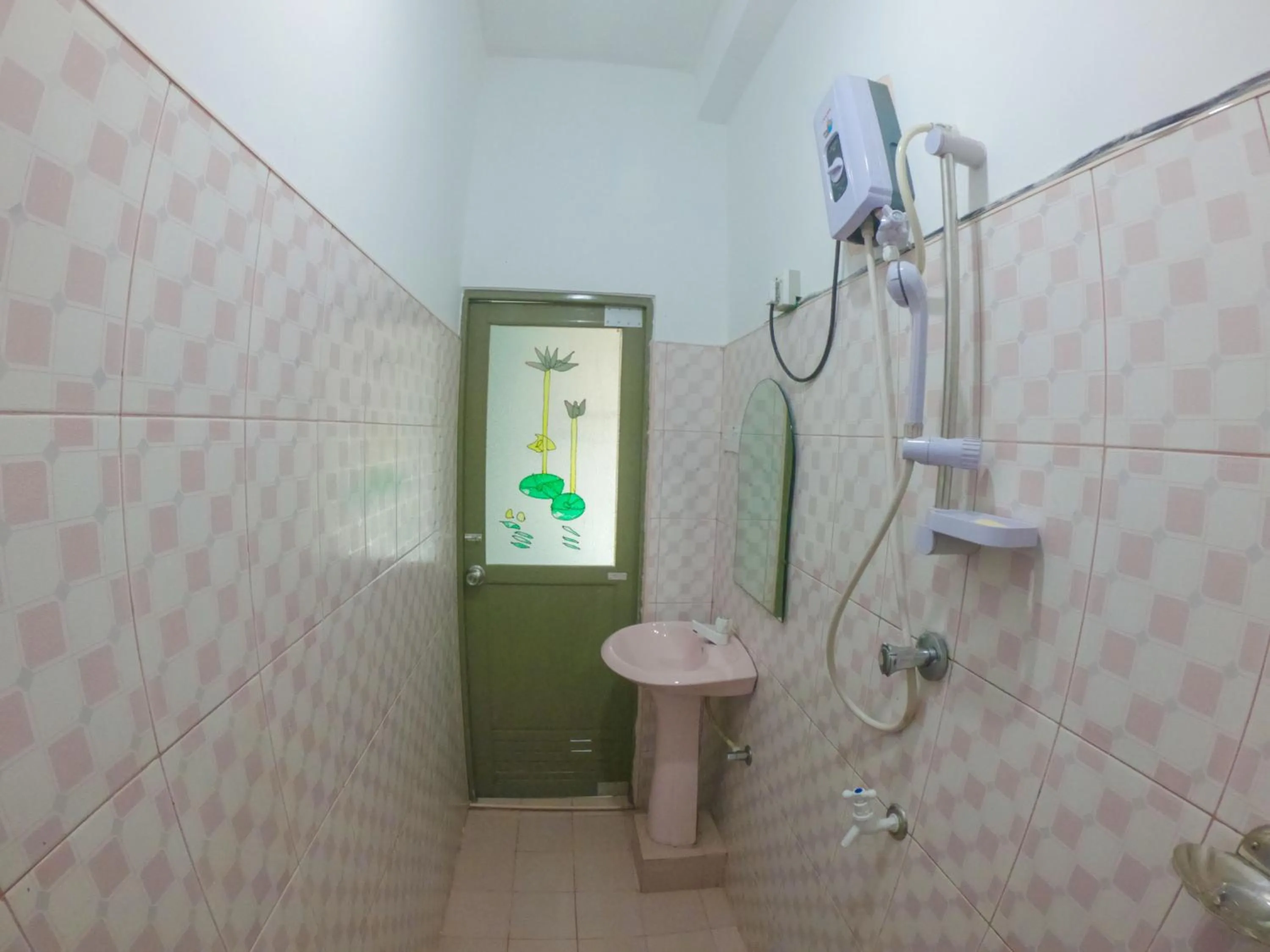 Shower in Siumi Rest