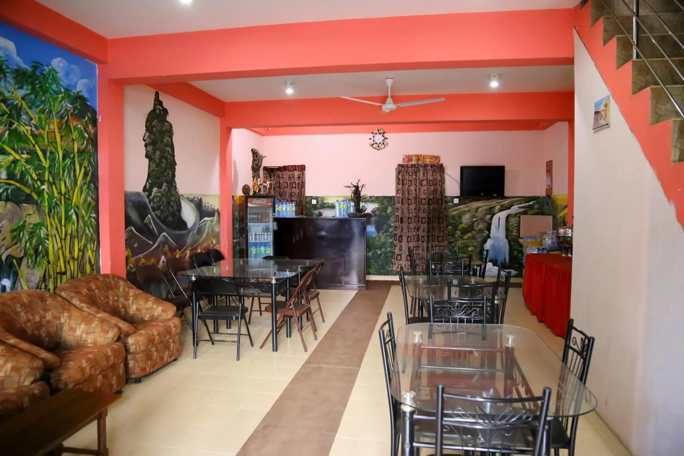 Restaurant/places to eat in Siumi Rest