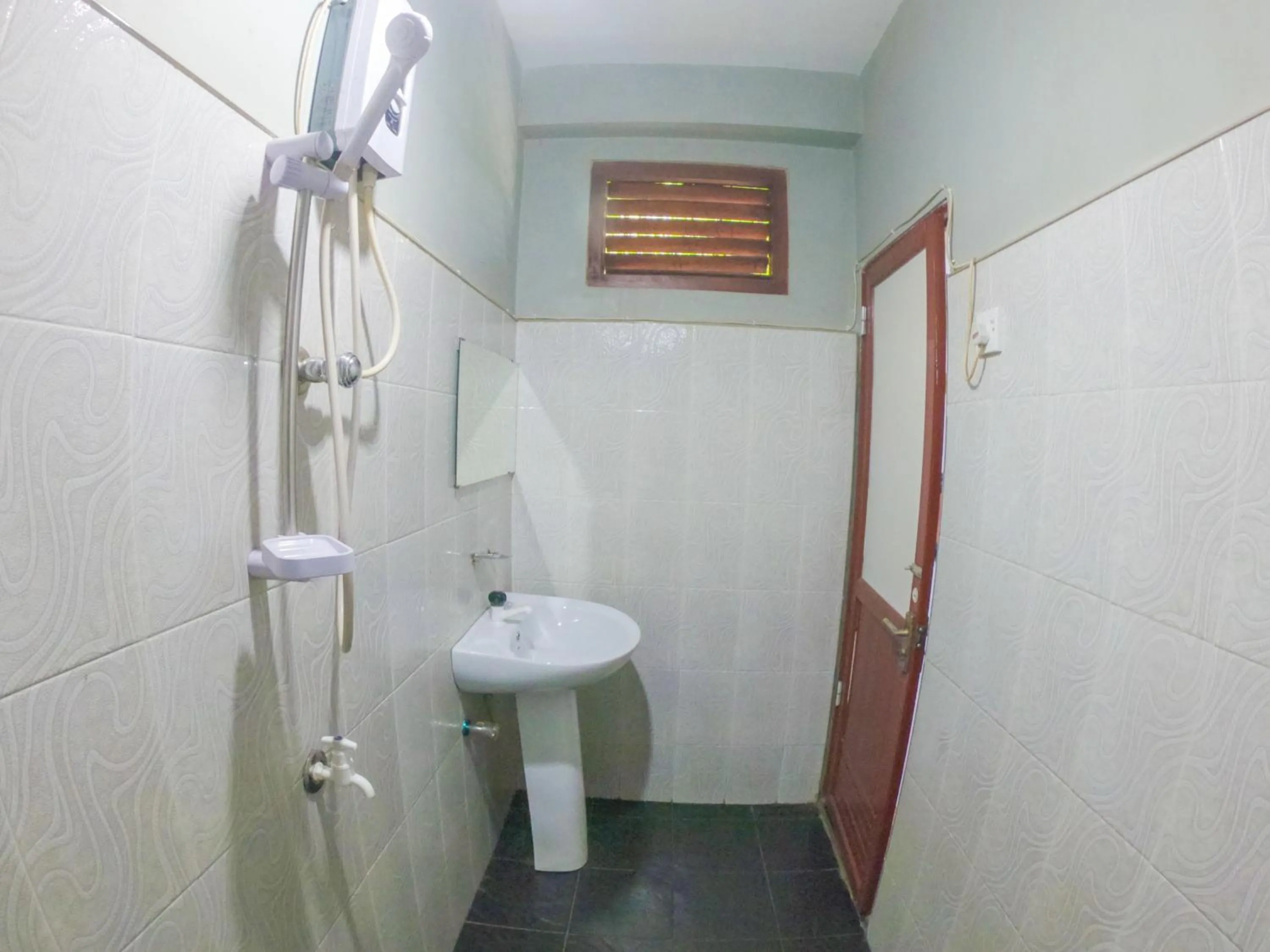 Shower in Siumi Rest
