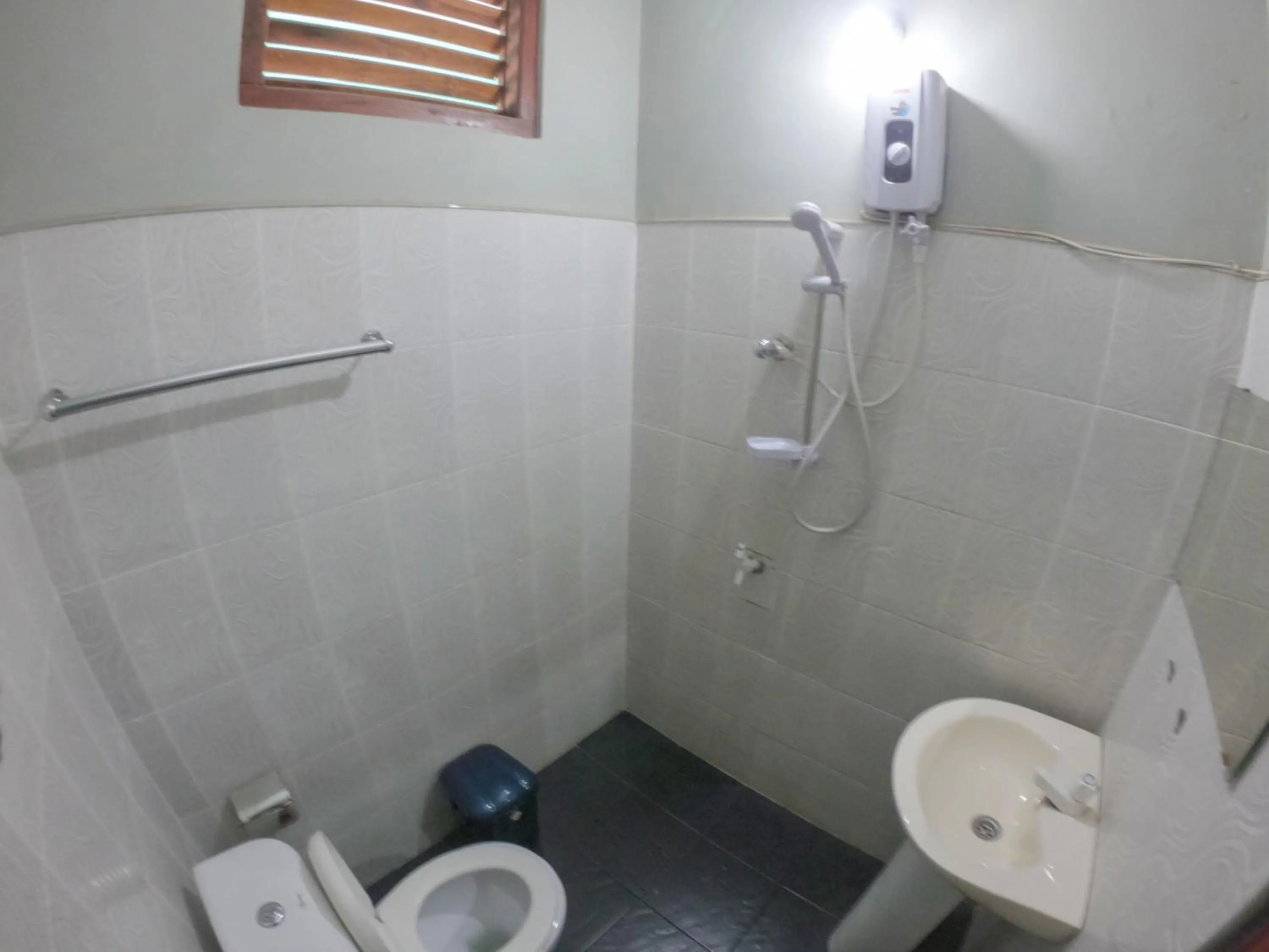 Shower in Siumi Rest