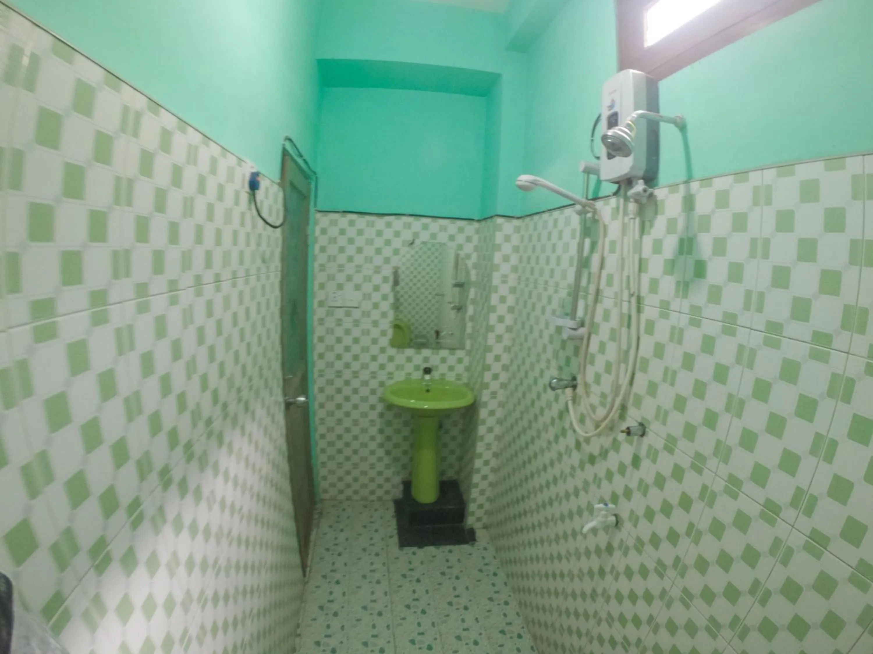 Shower in Siumi Rest