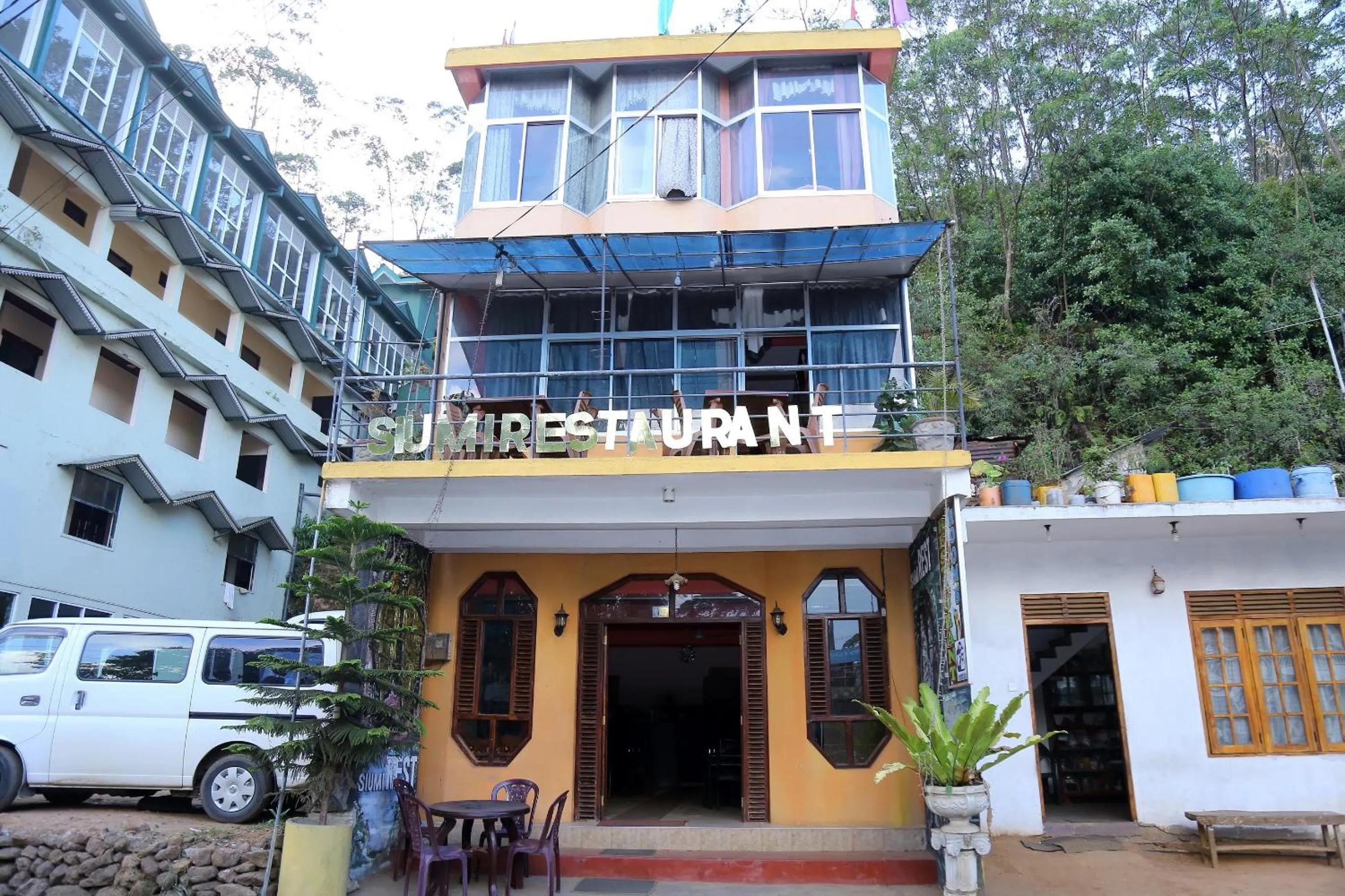 Facade/entrance in Siumi Rest