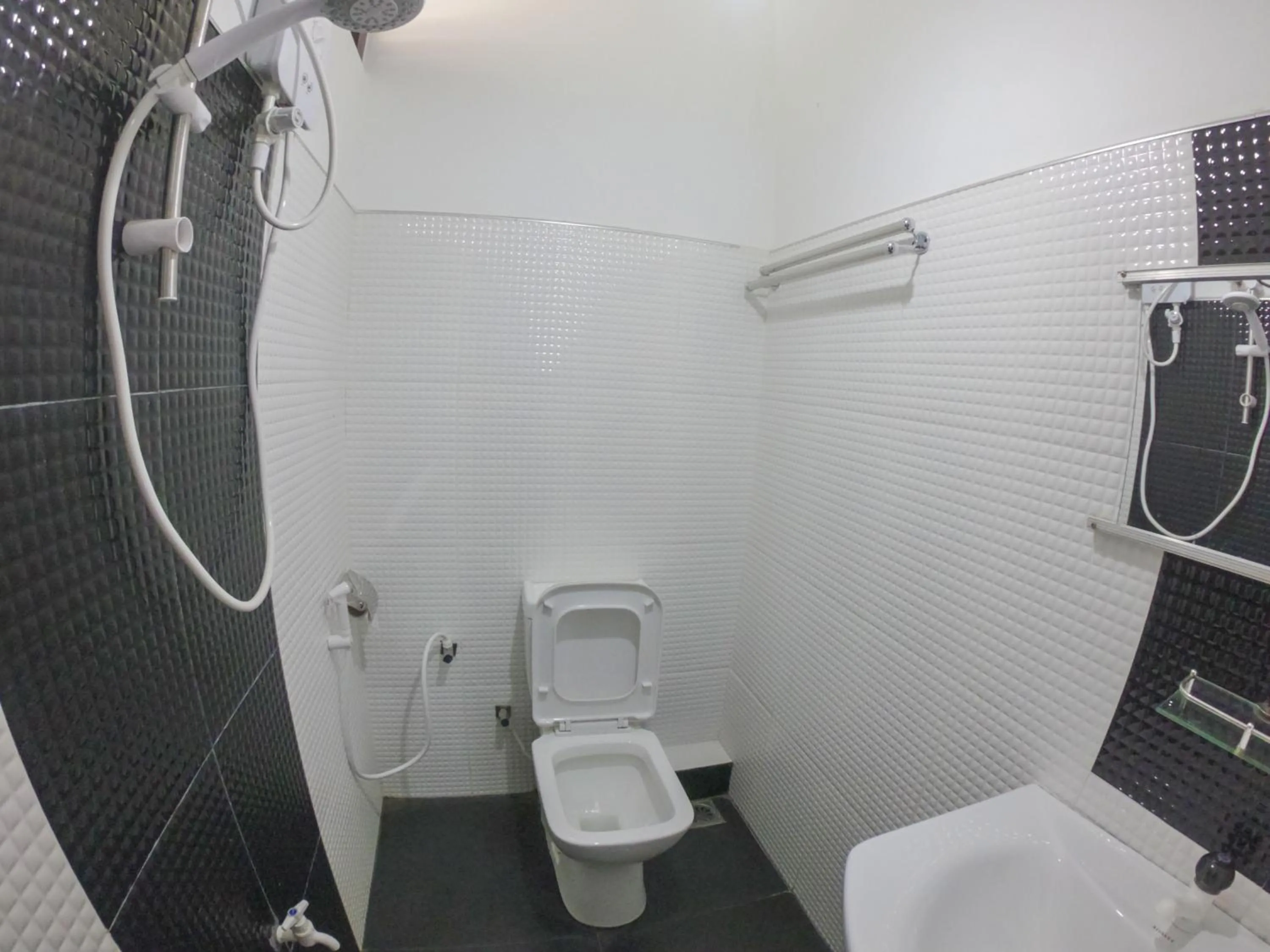 Shower in Siumi Rest