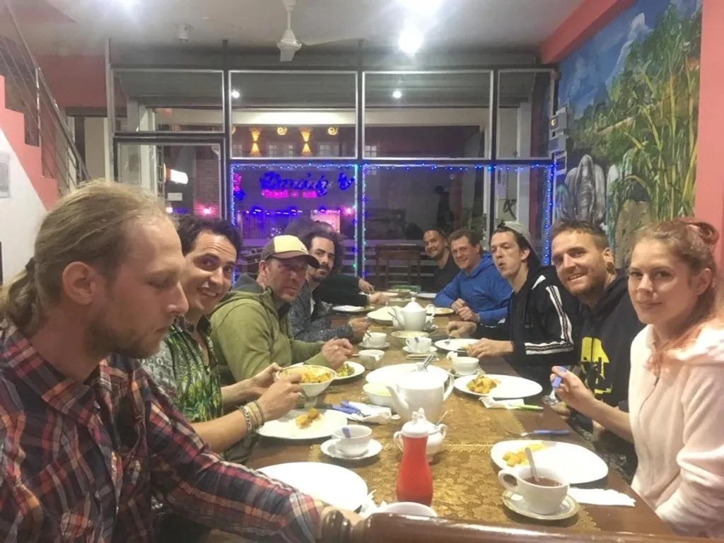 Restaurant/places to eat in Siumi Rest