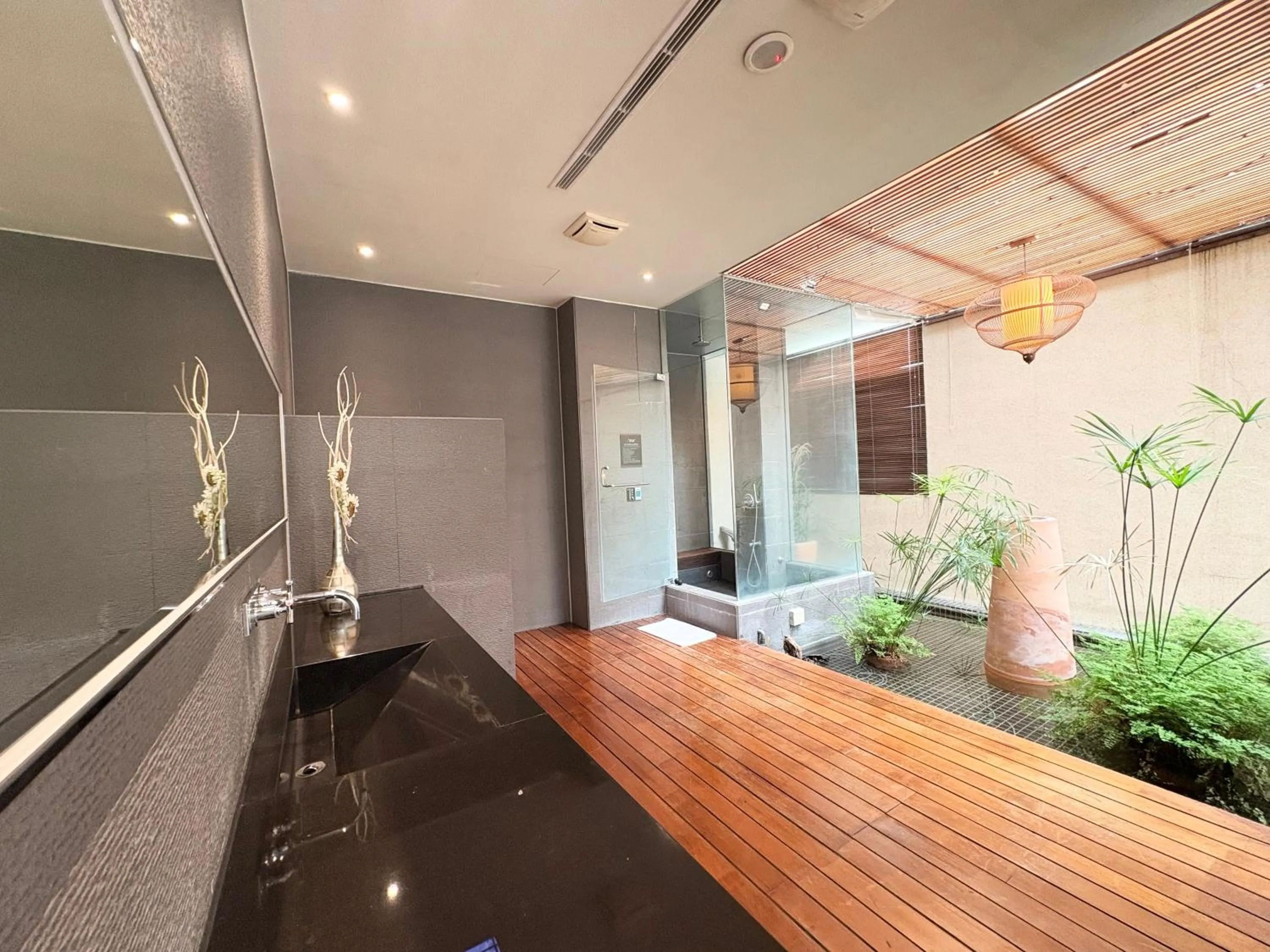 Bathroom in Xiadu Motel