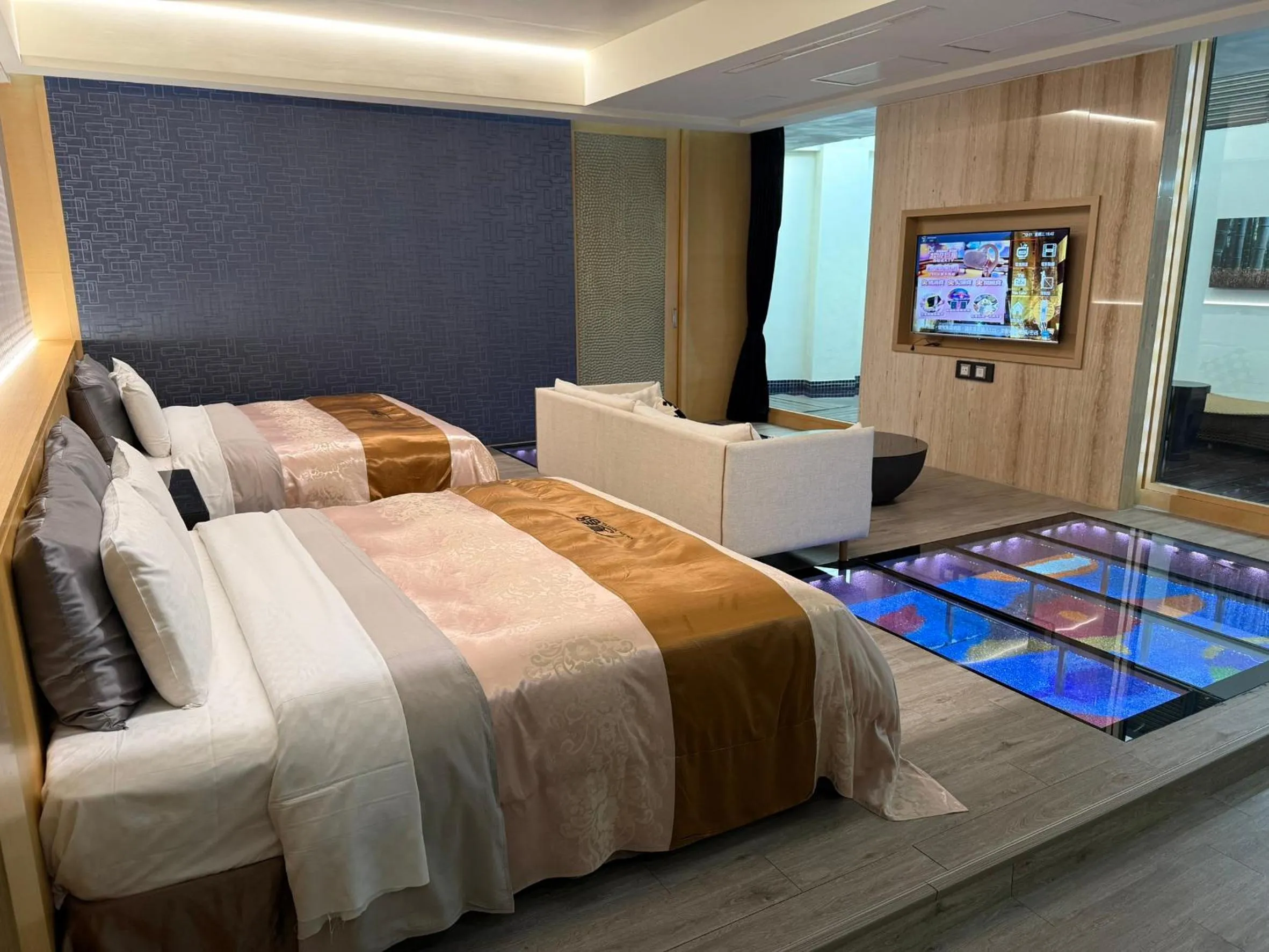 Property building, Bed in Xiadu Motel