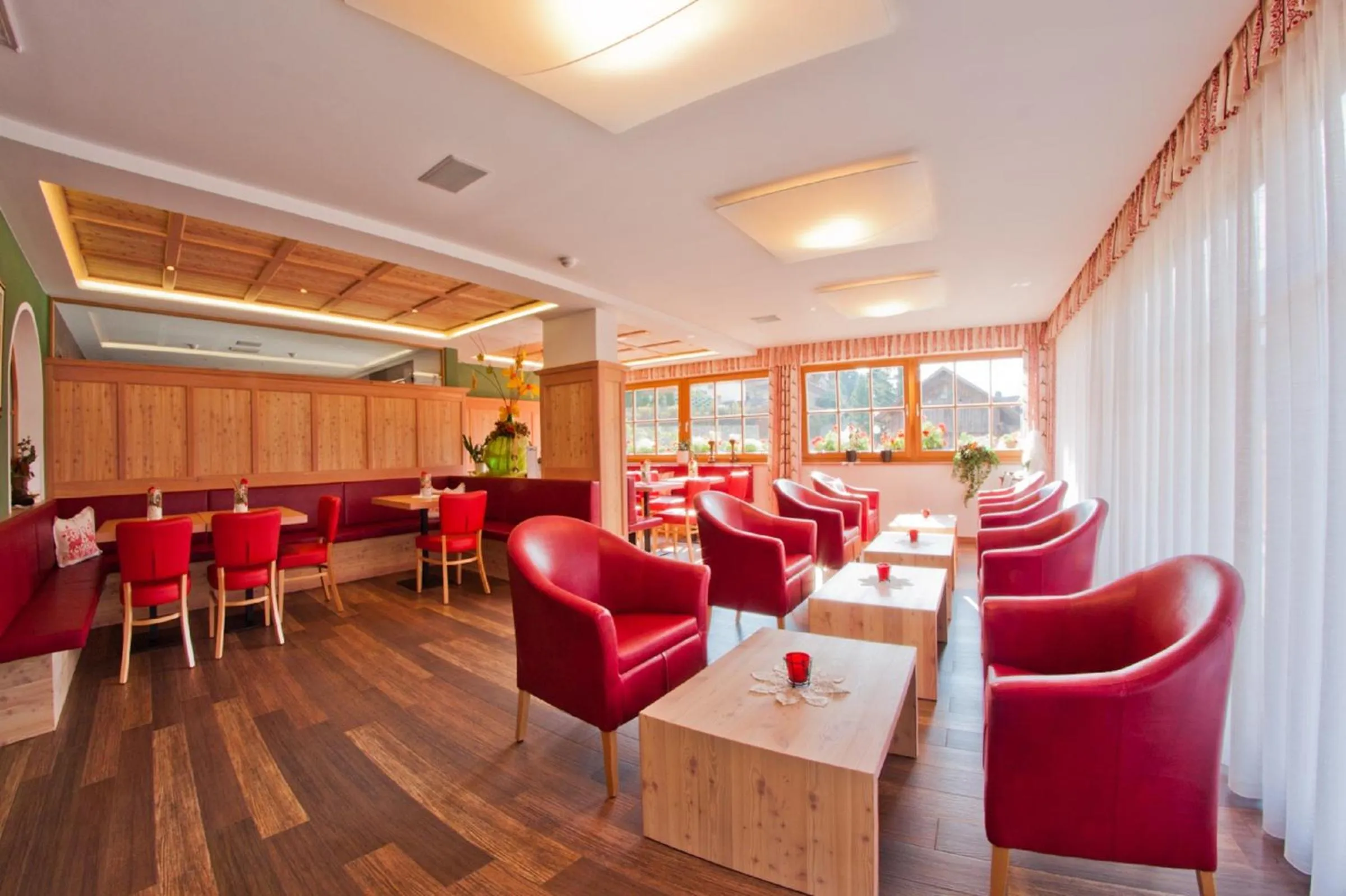 Communal lounge/ TV room in Hotel Mirabel