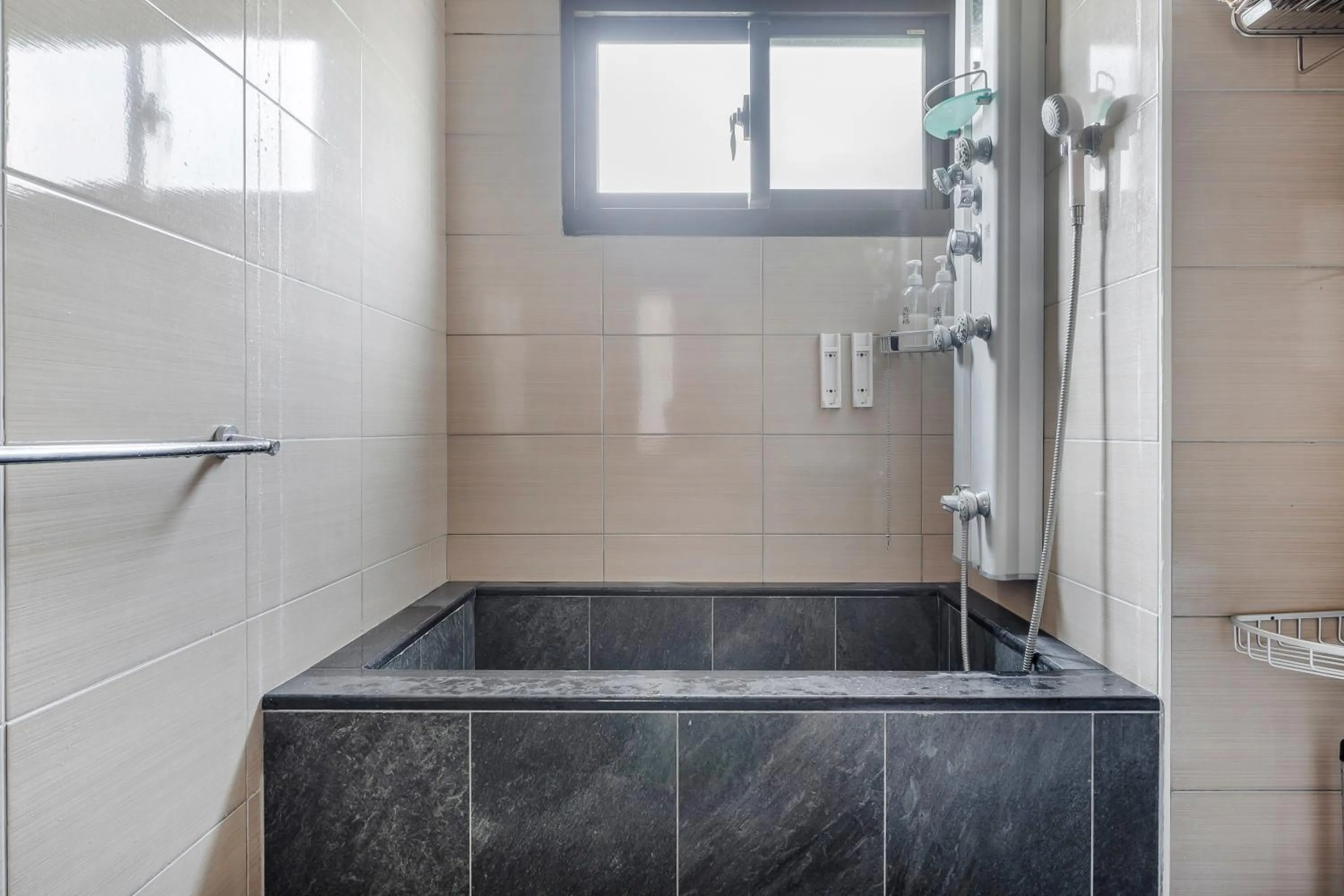 Shower in Quan Ming B&B