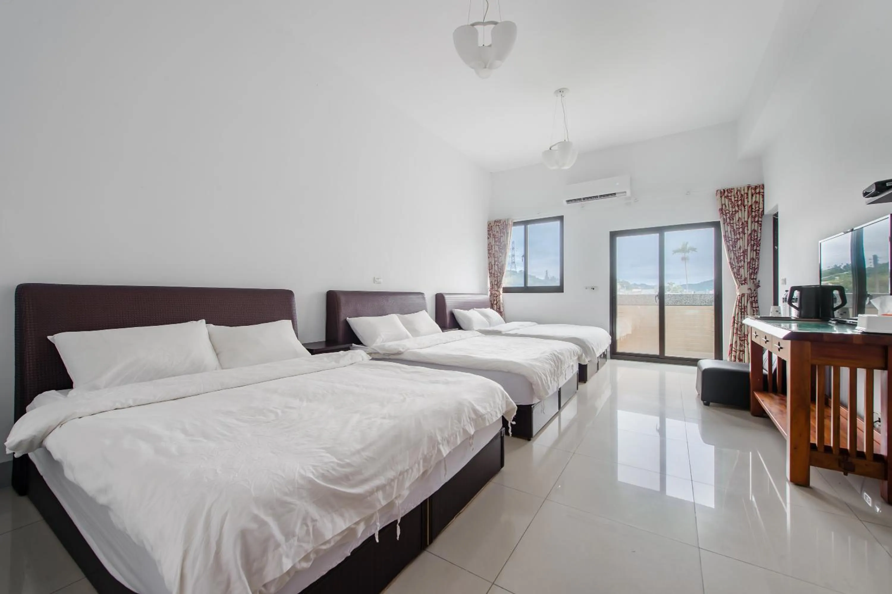 Photo of the whole room, Bed in Quan Ming B&B