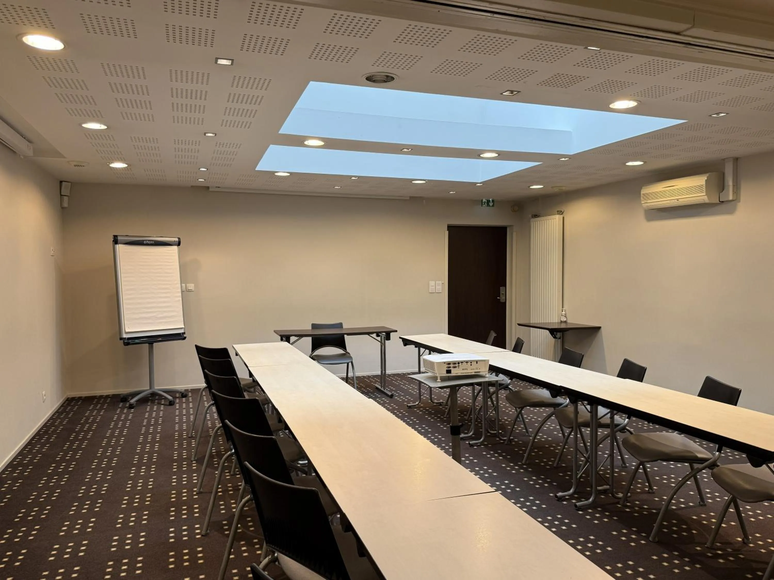Meeting/conference room in Kyriad Rennes Nord Hotel