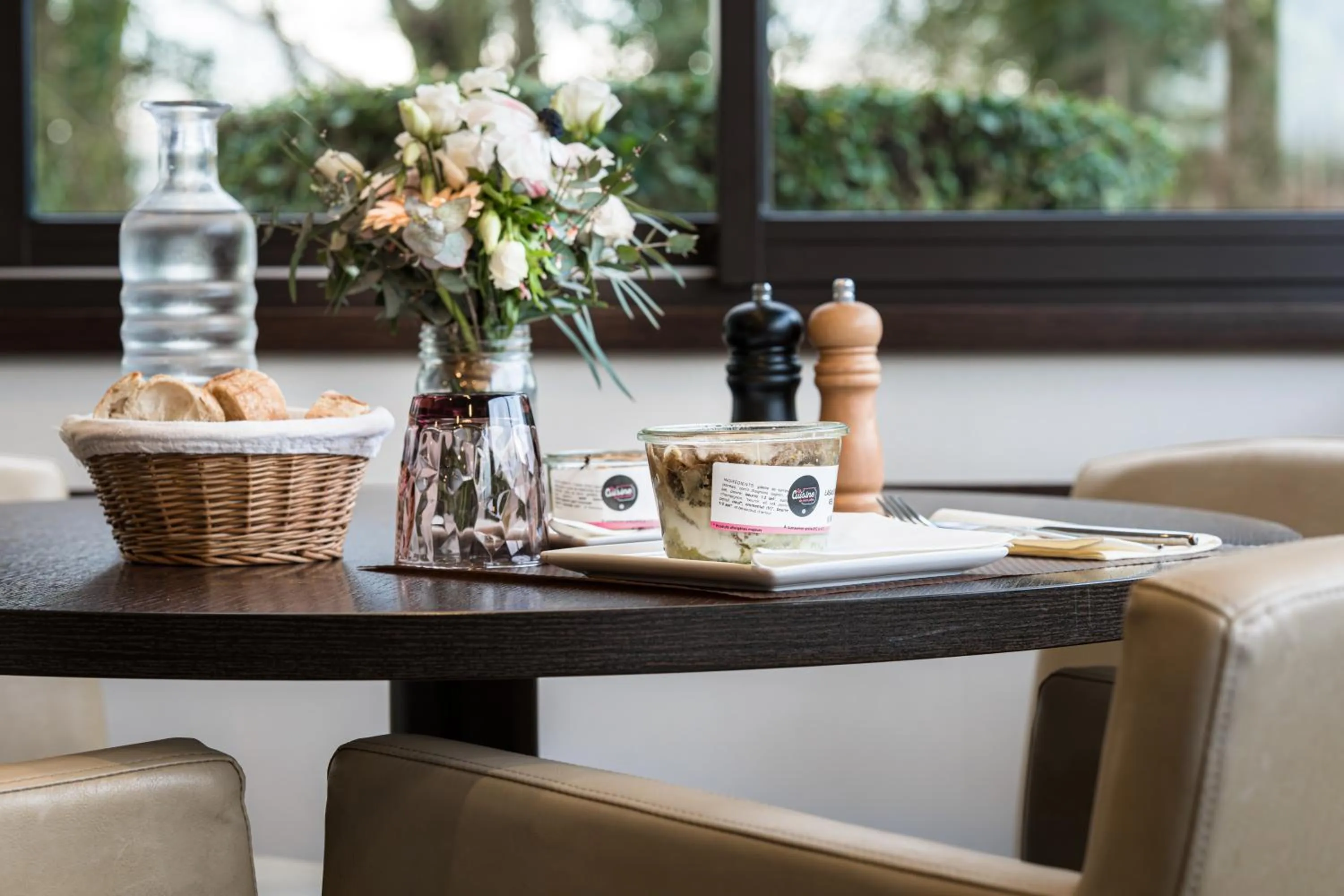 Restaurant/places to eat in Kyriad Rennes Nord Hotel