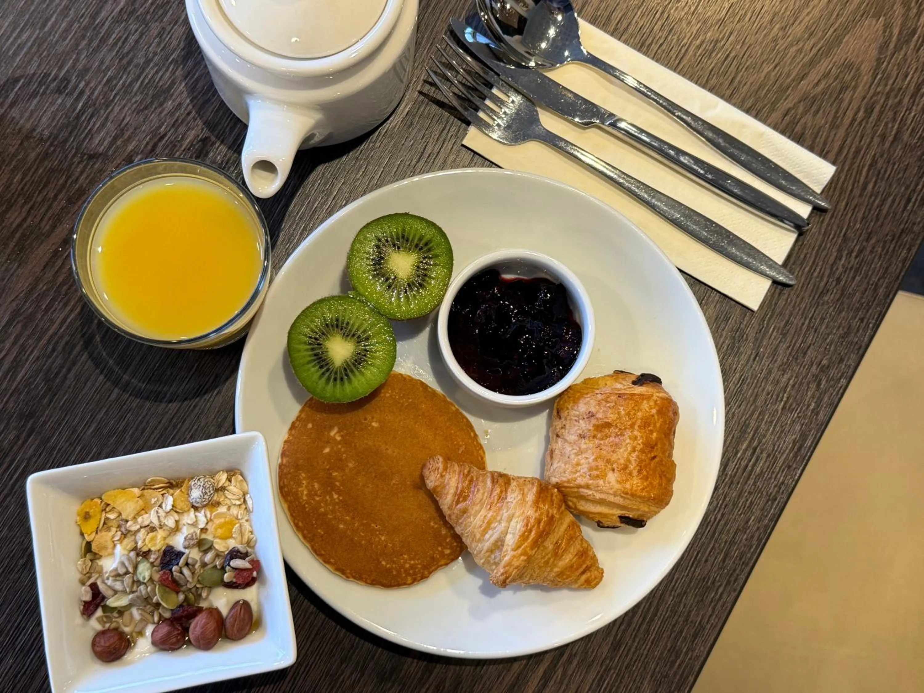 Breakfast in Kyriad Rennes Nord Hotel