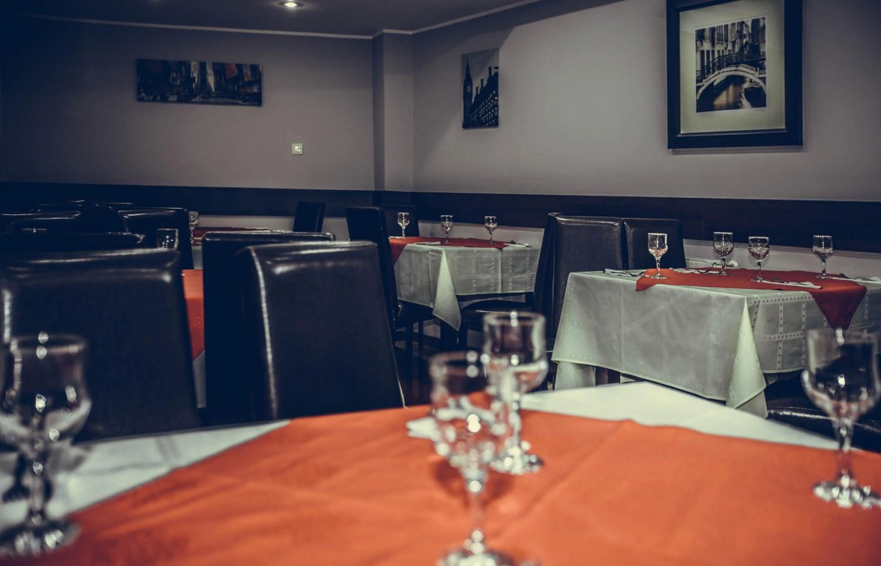 Restaurant/places to eat in Hotel New Derby