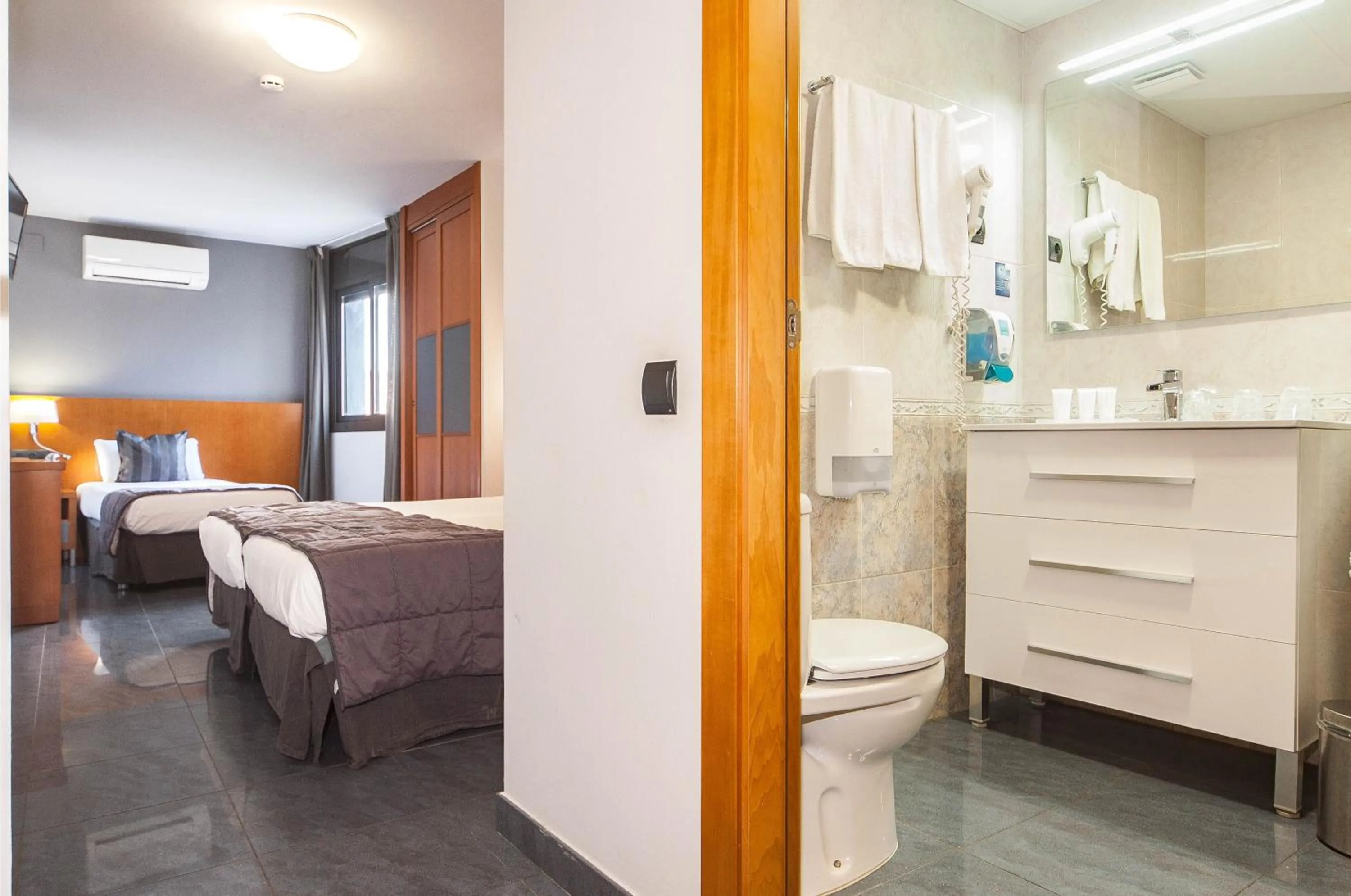 Photo of the whole room, Bed in HOTEL SANT PERE ll HSPII