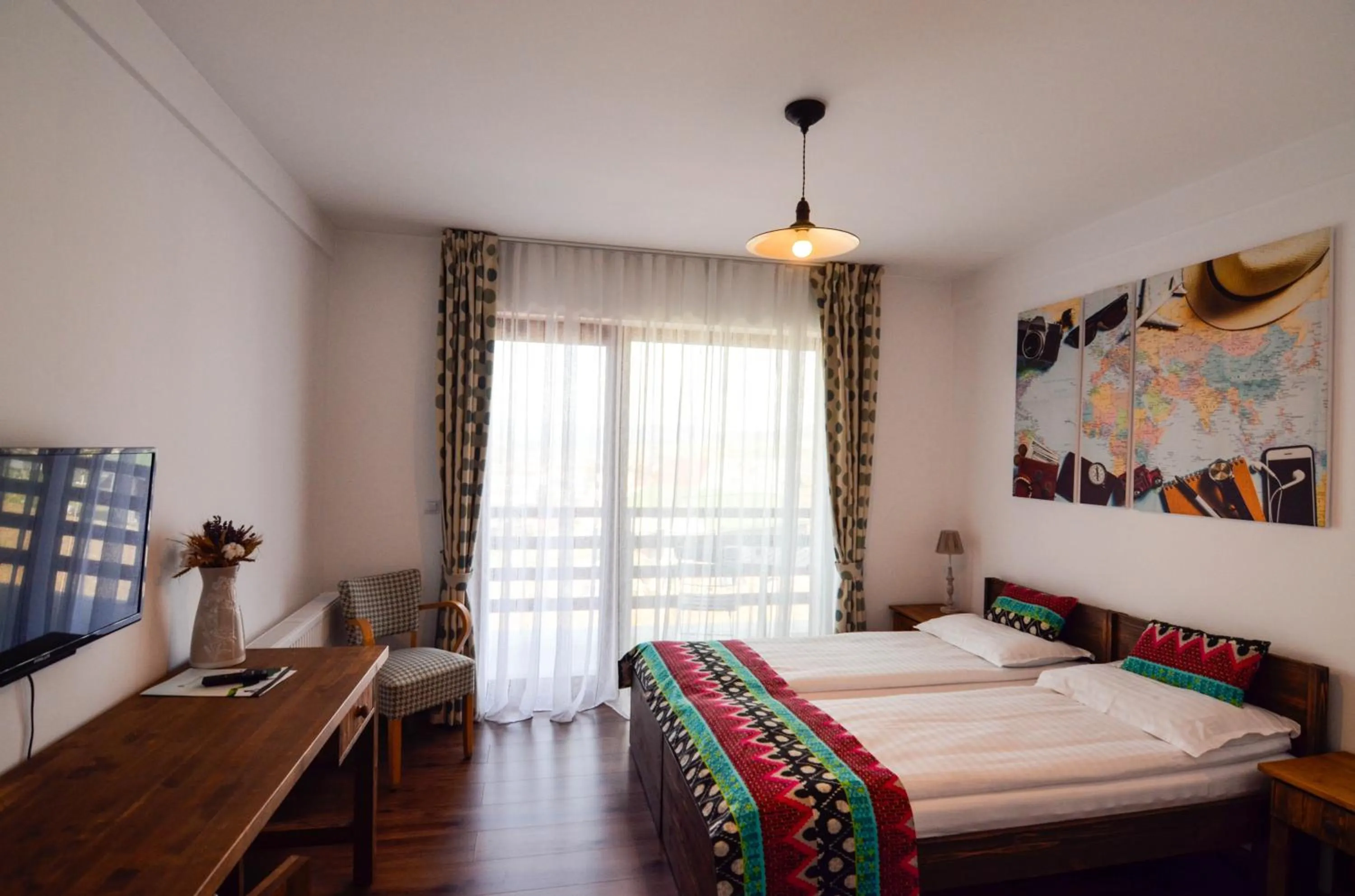 Photo of the whole room, Bed in Pensiunea Banffy