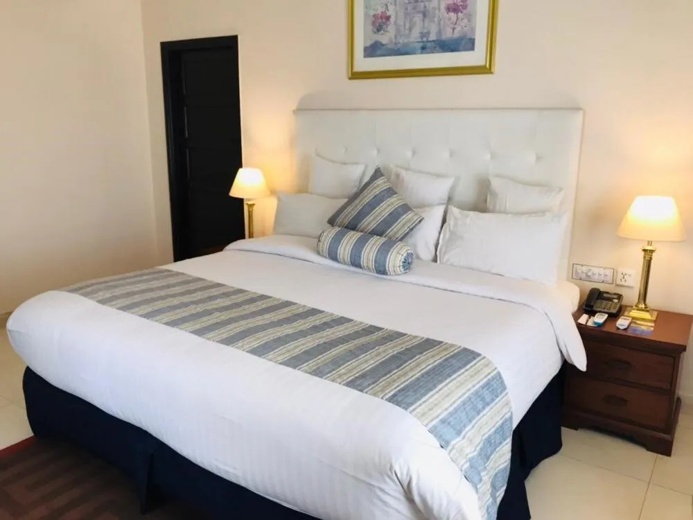 Bedroom, Bed in Beach Luxury Hotel