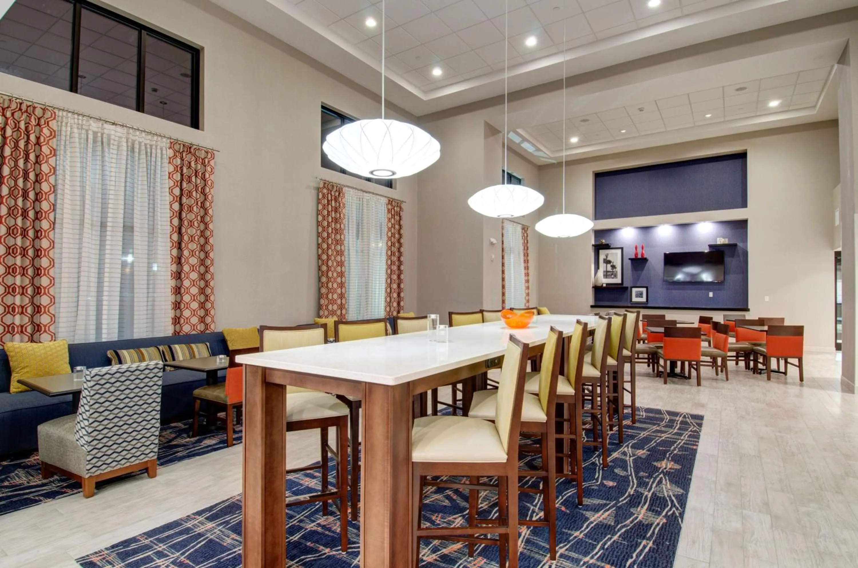 Dining area in Hampton Inn & Suites Springfield Downtown
