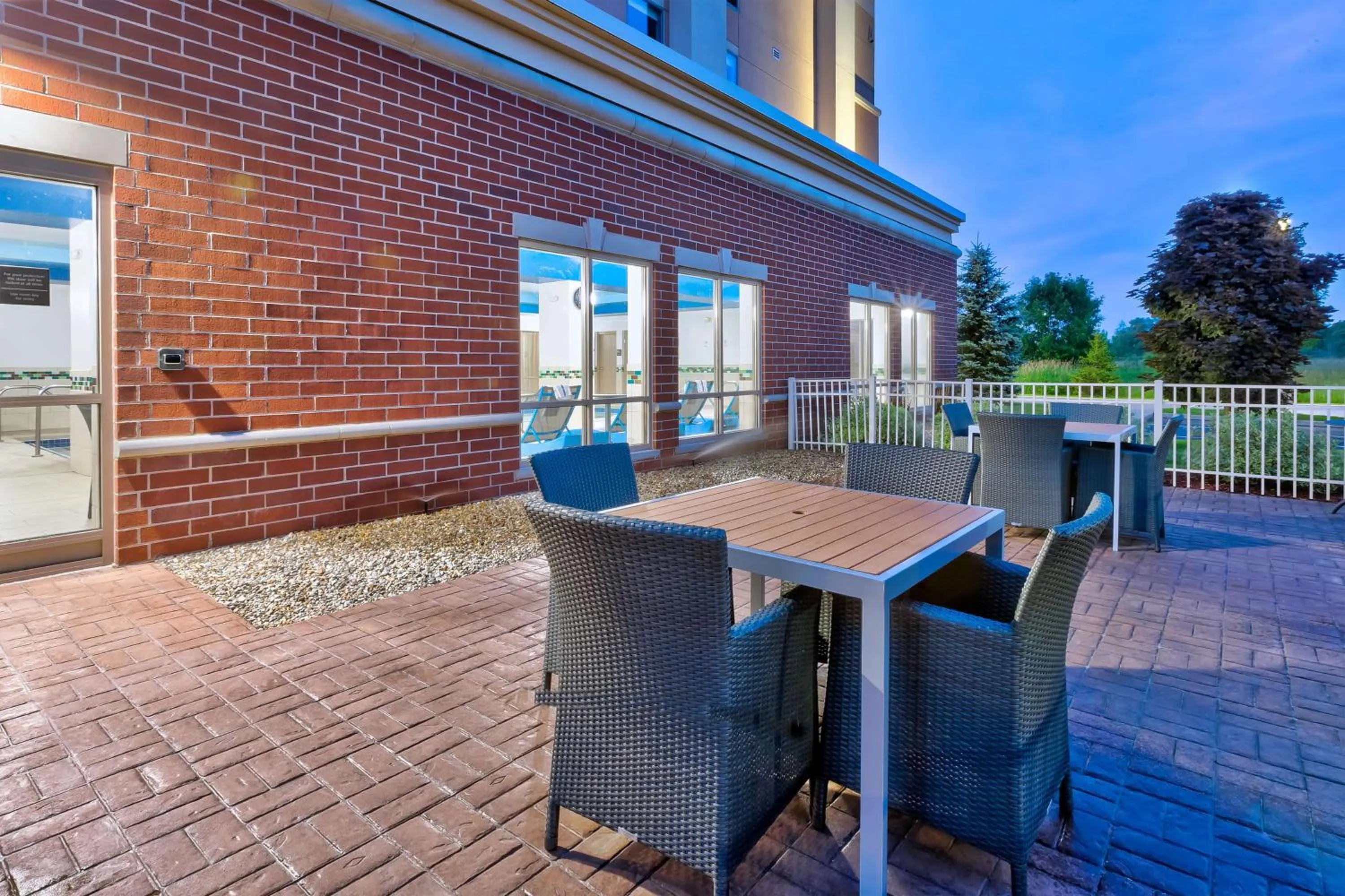 Patio in Hampton Inn and Suites Flint/Grand Blanc