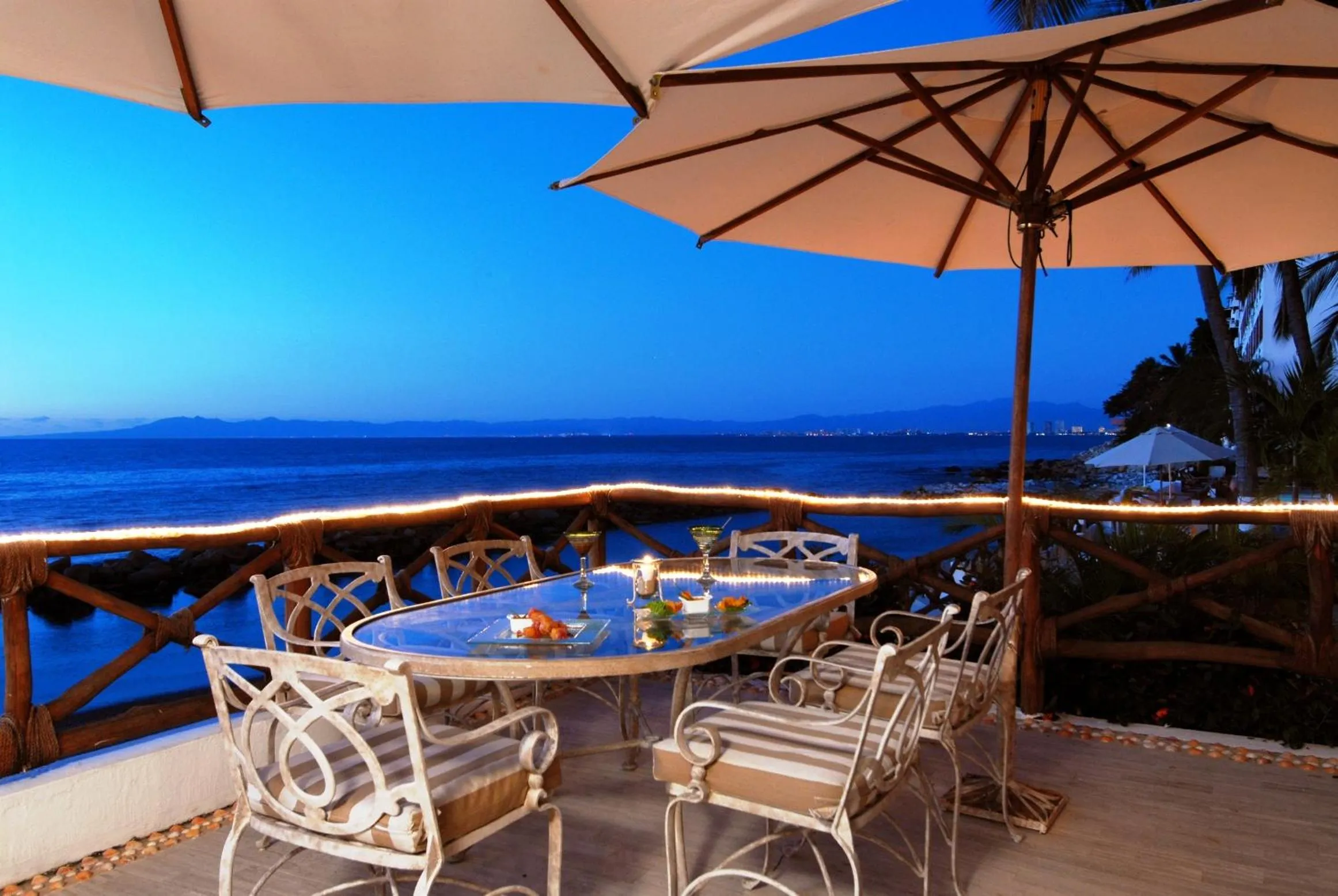 Restaurant/places to eat in Costa Sur Resort & Spa