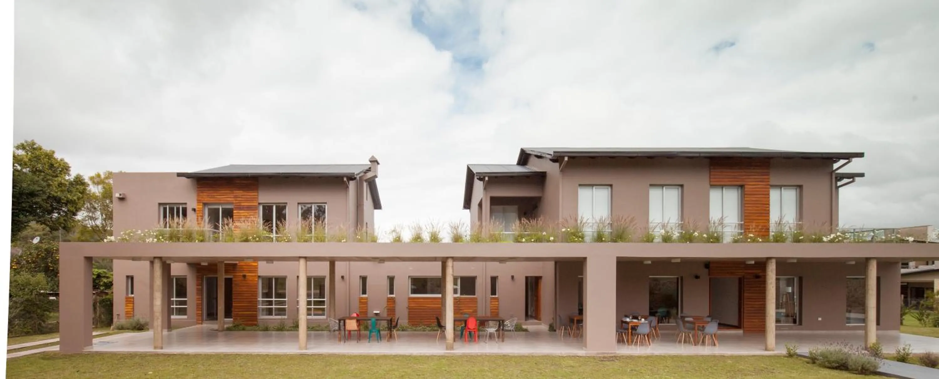 Facade/entrance in Amalinas Hotel