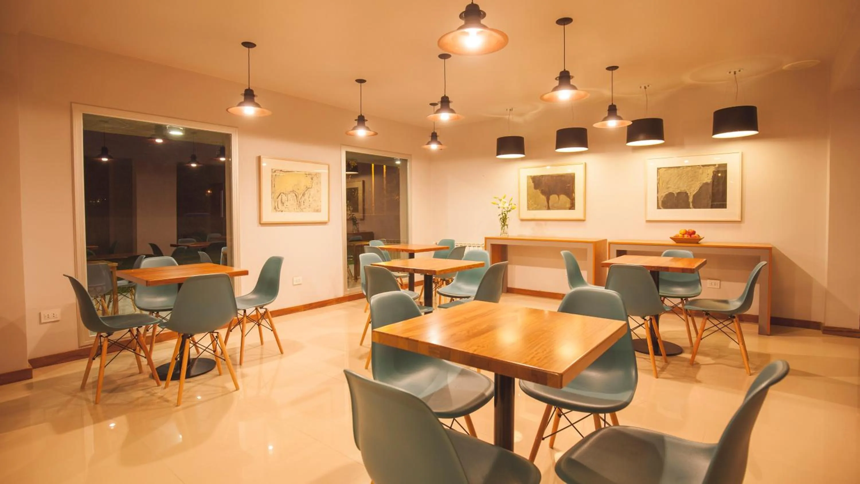 Restaurant/places to eat in Amalinas Hotel