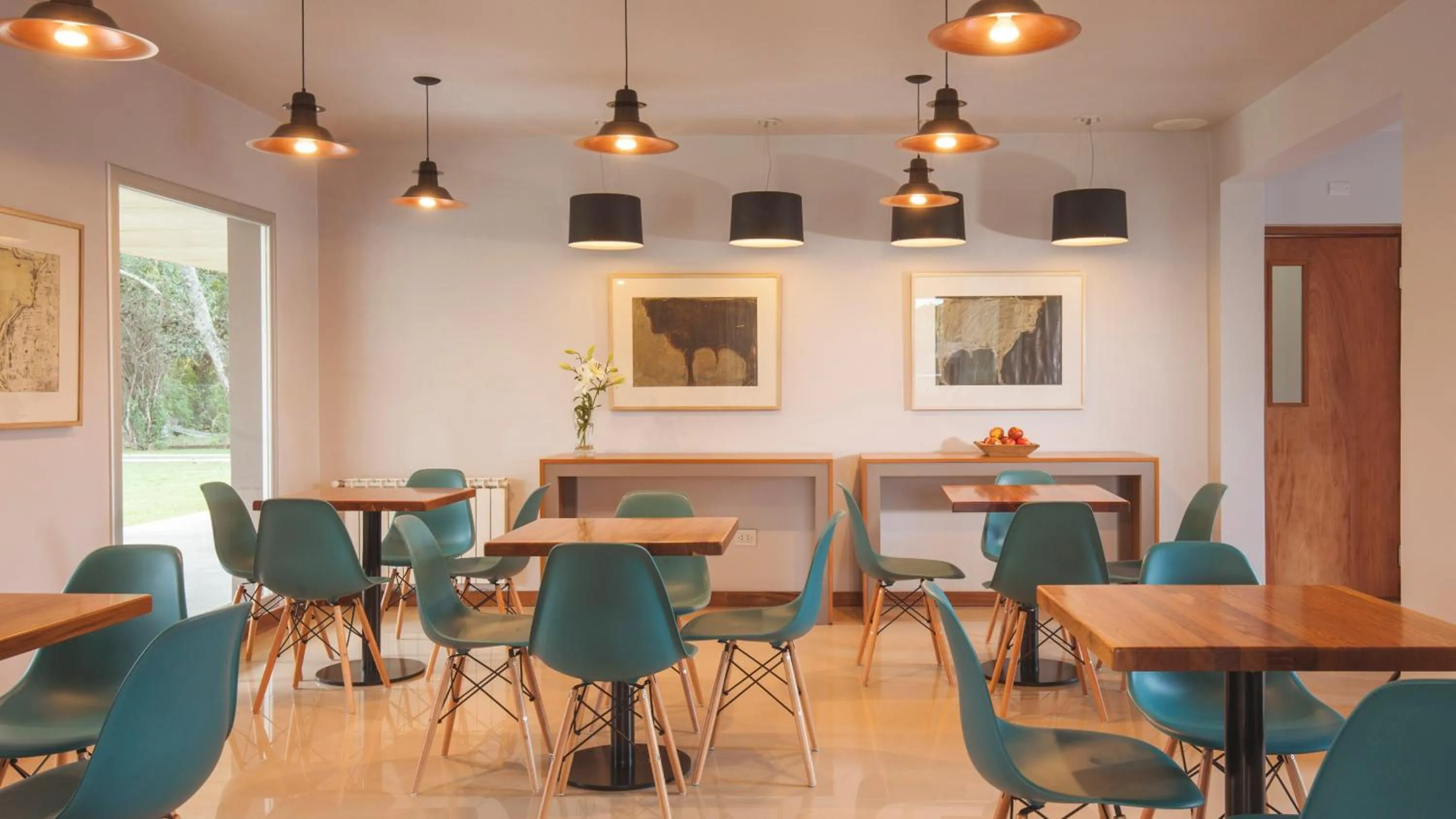 Restaurant/places to eat in Amalinas Hotel